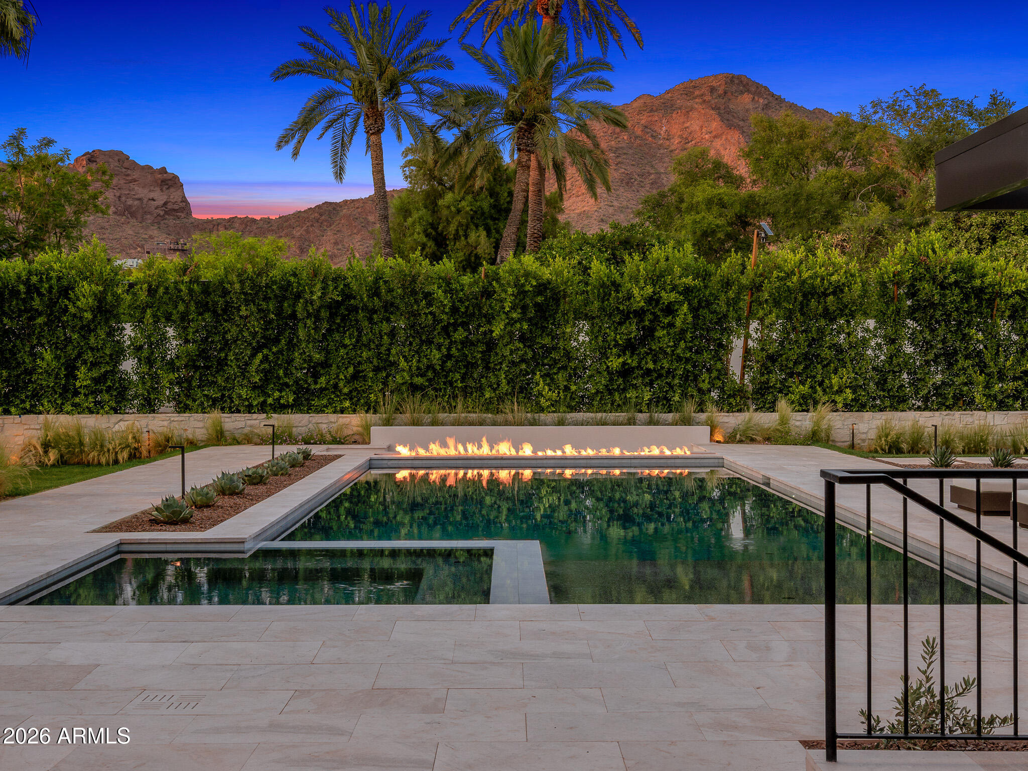 DROMEDARY SQUARE - Residential
