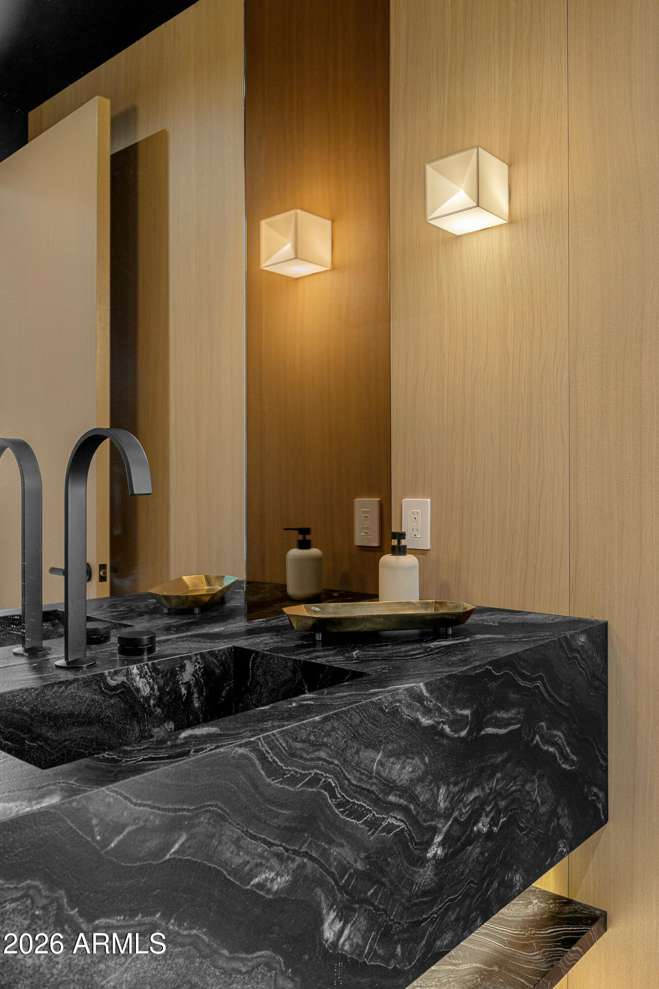 DROMEDARY SQUARE - Residential