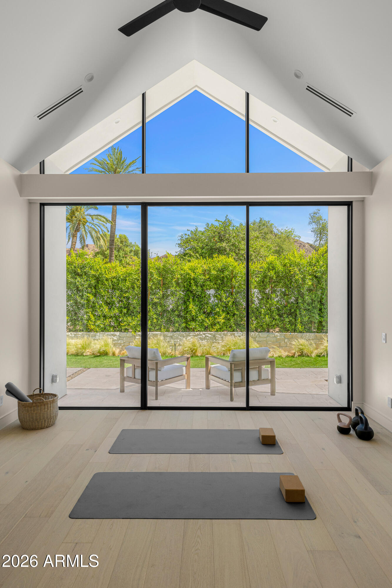 DROMEDARY SQUARE - Residential
