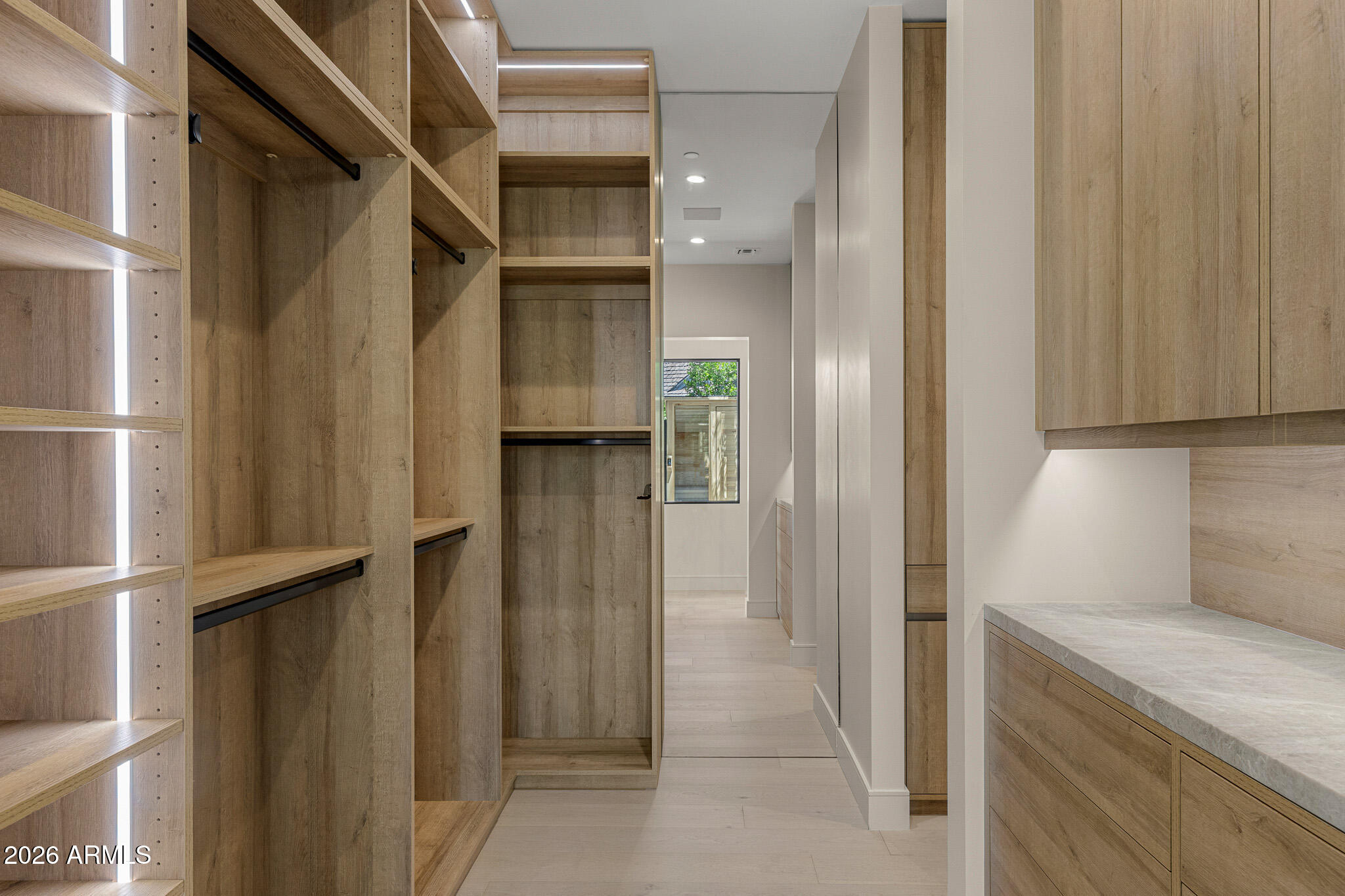 DROMEDARY SQUARE - Residential