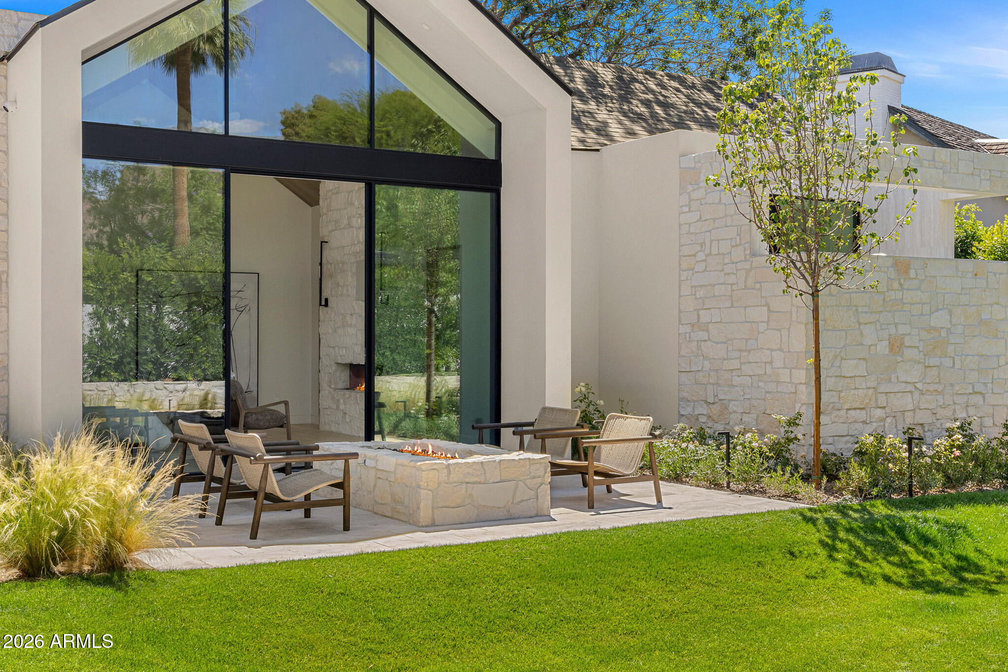 DROMEDARY SQUARE - Residential