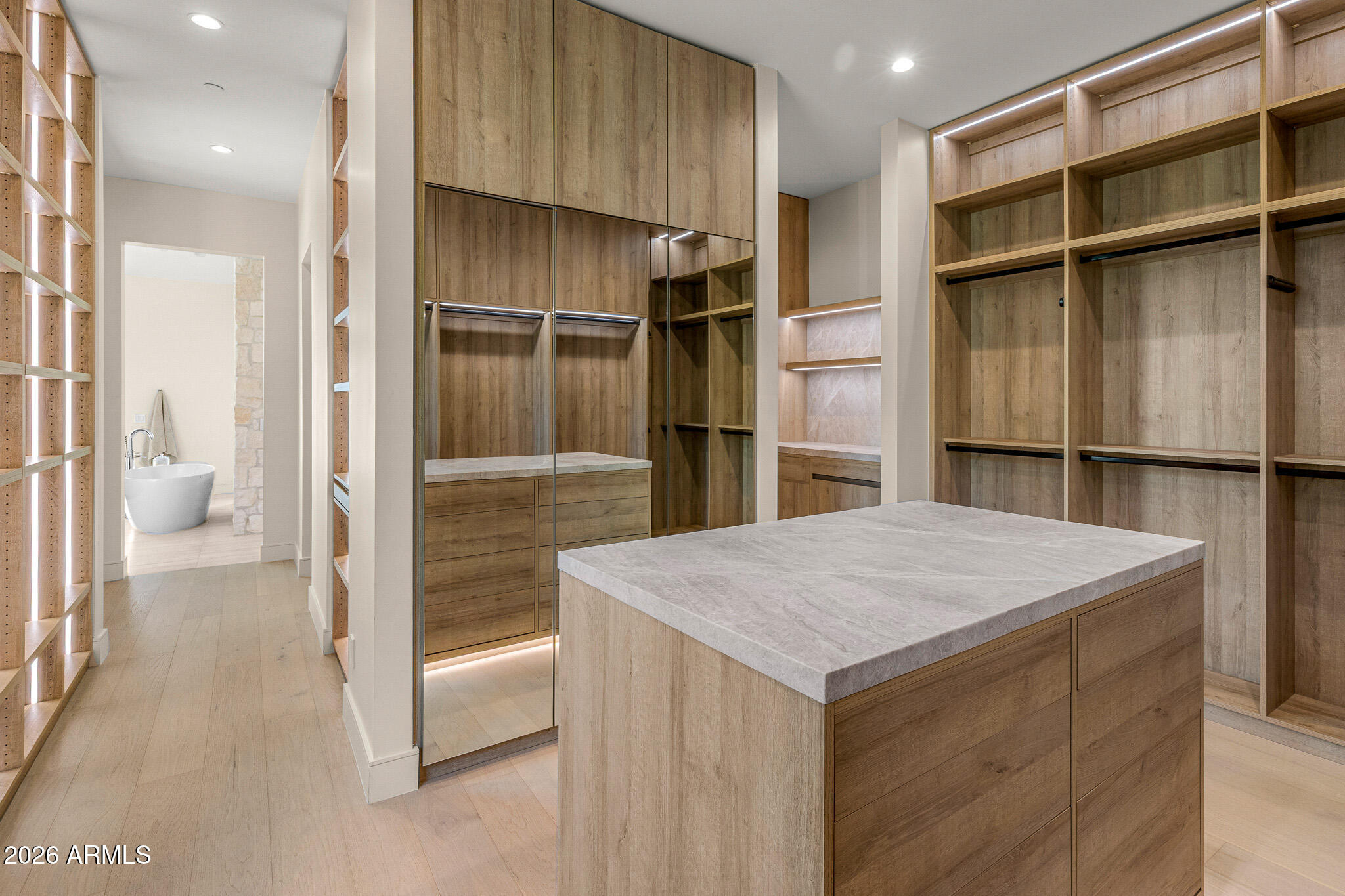 DROMEDARY SQUARE - Residential
