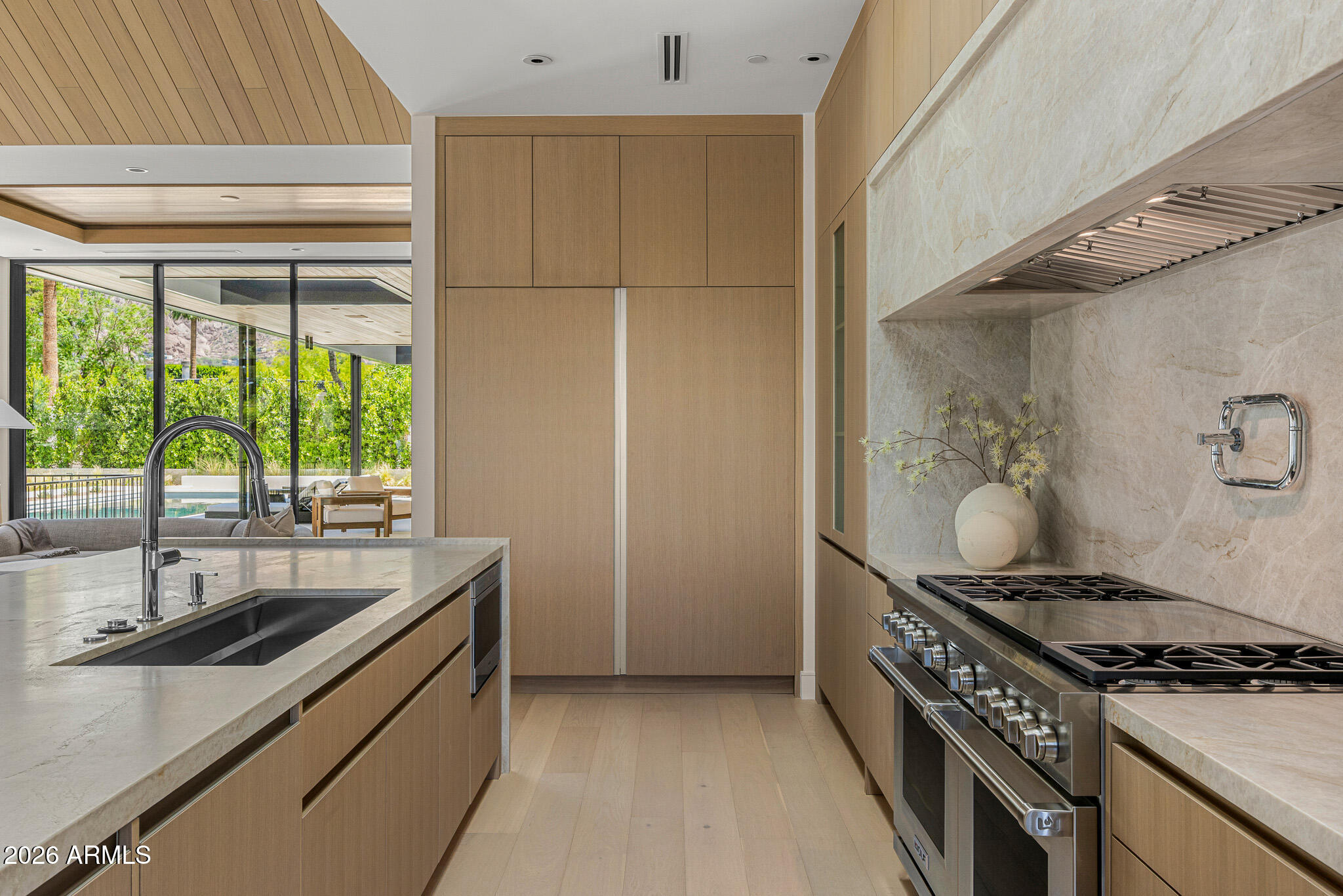 DROMEDARY SQUARE - Residential