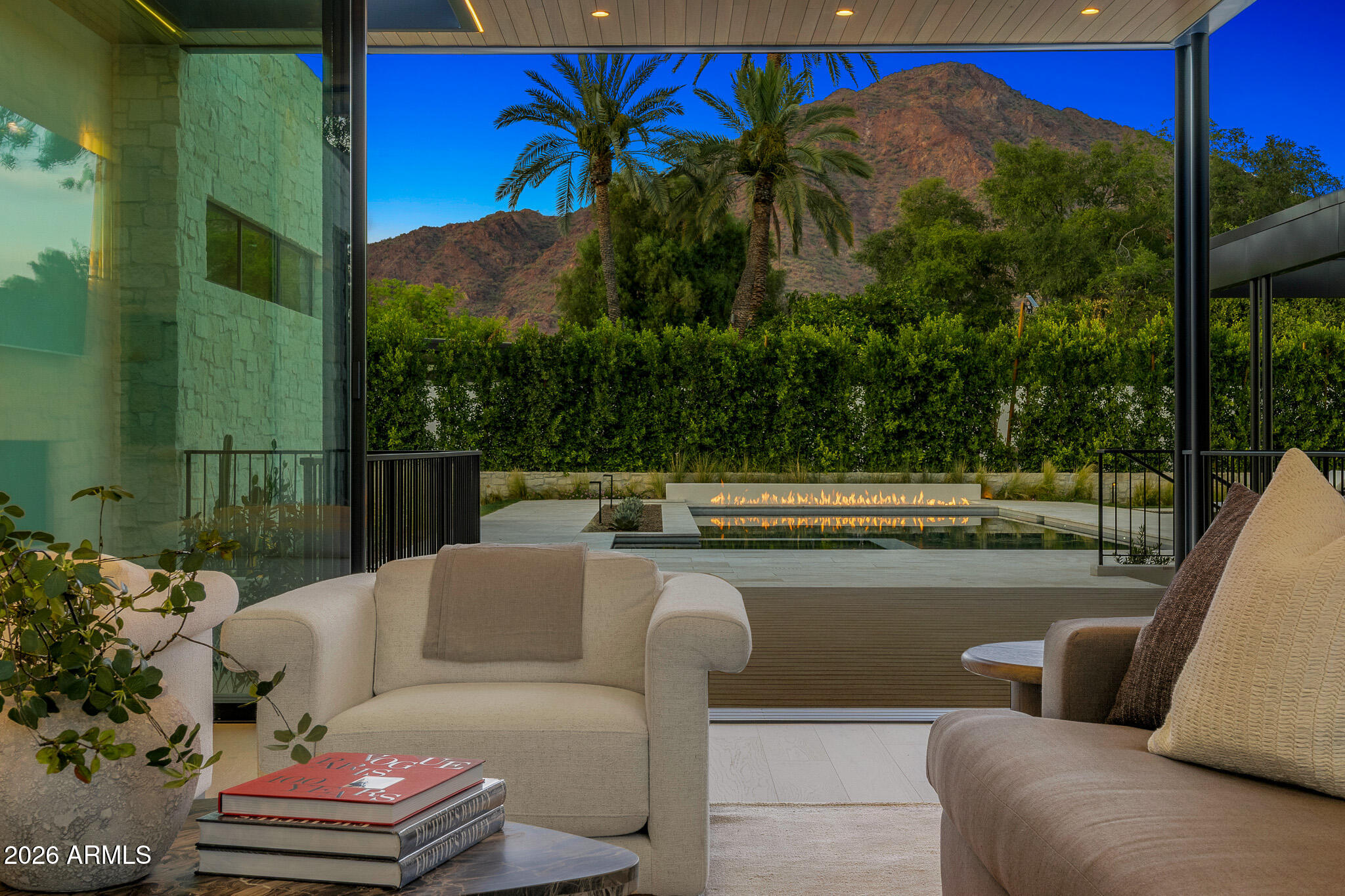 DROMEDARY SQUARE - Residential