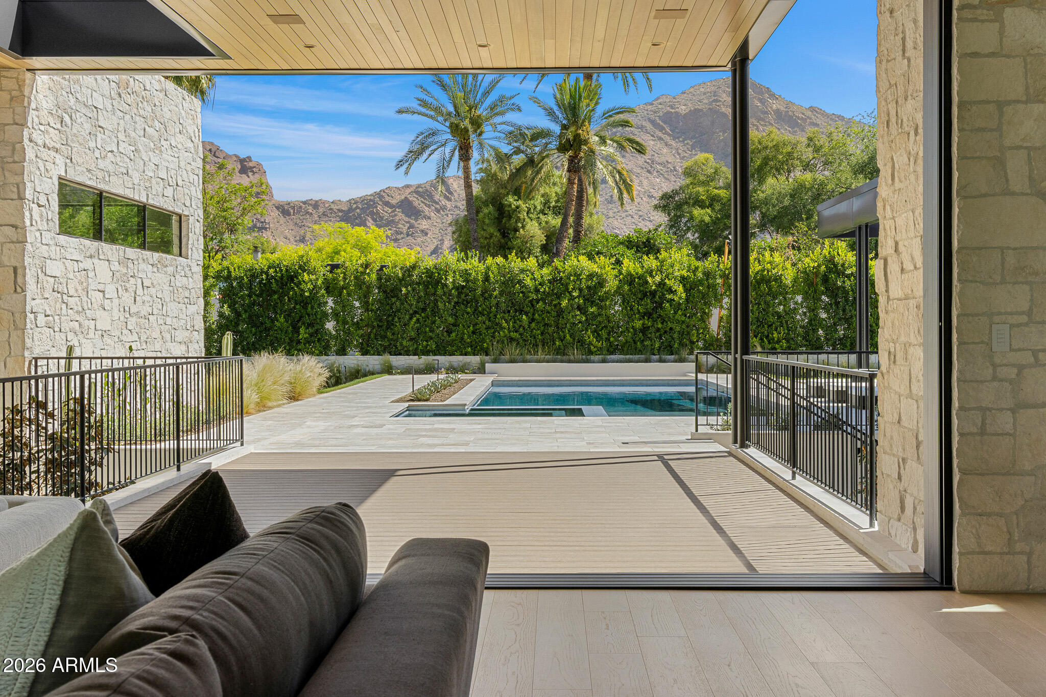 DROMEDARY SQUARE - Residential