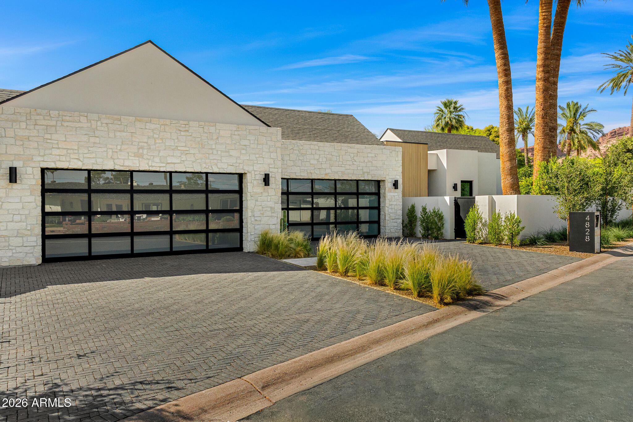 DROMEDARY SQUARE - Residential