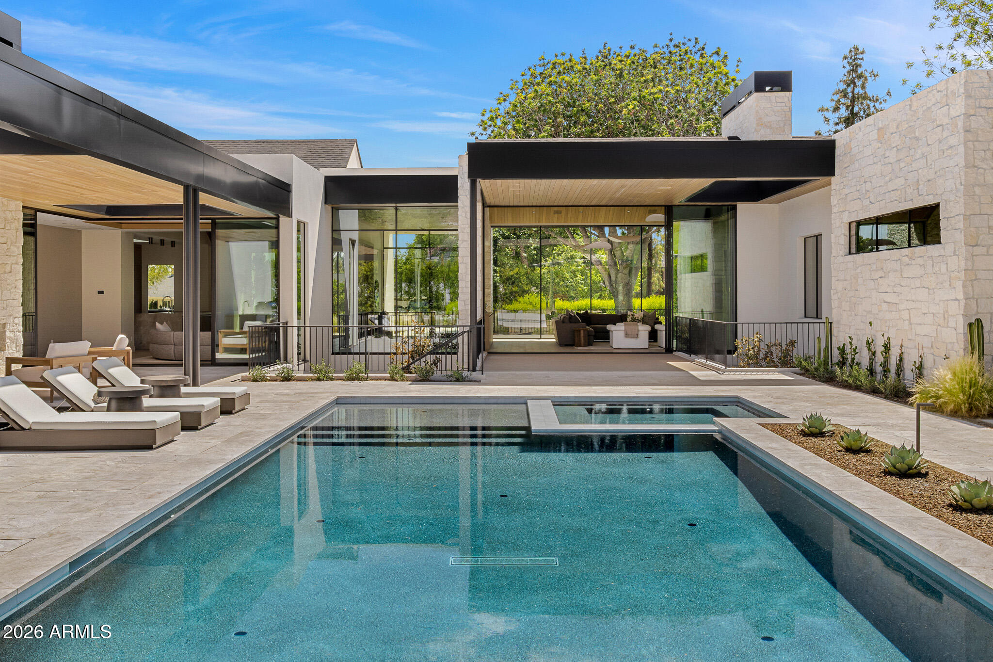 DROMEDARY SQUARE - Residential