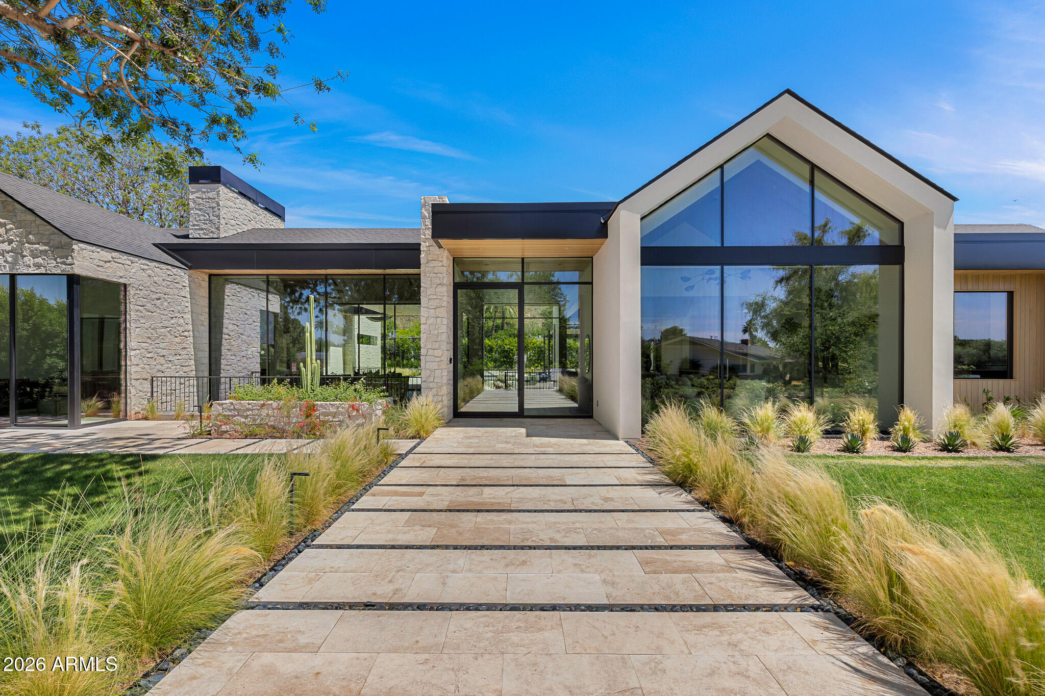 DROMEDARY SQUARE - Residential