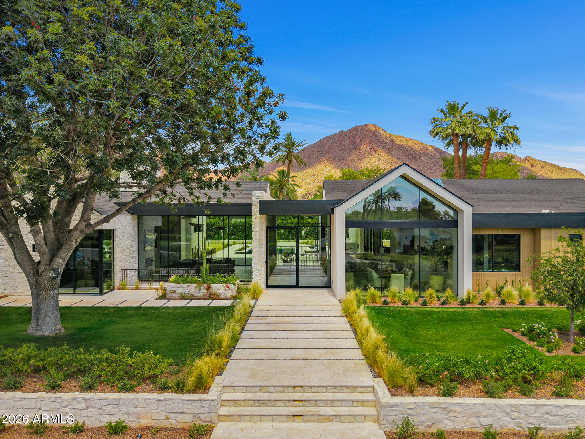 DROMEDARY SQUARE - Residential