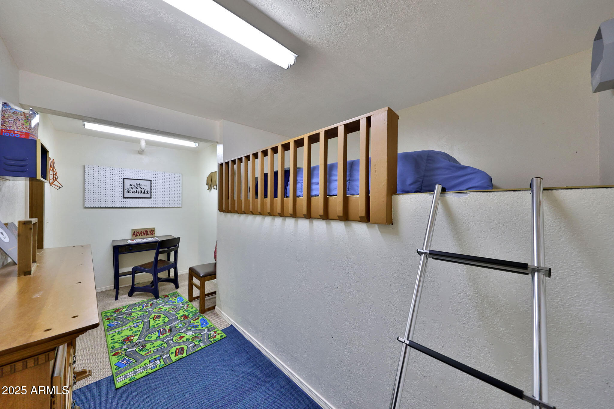 PINEWOOD 17 - Residential