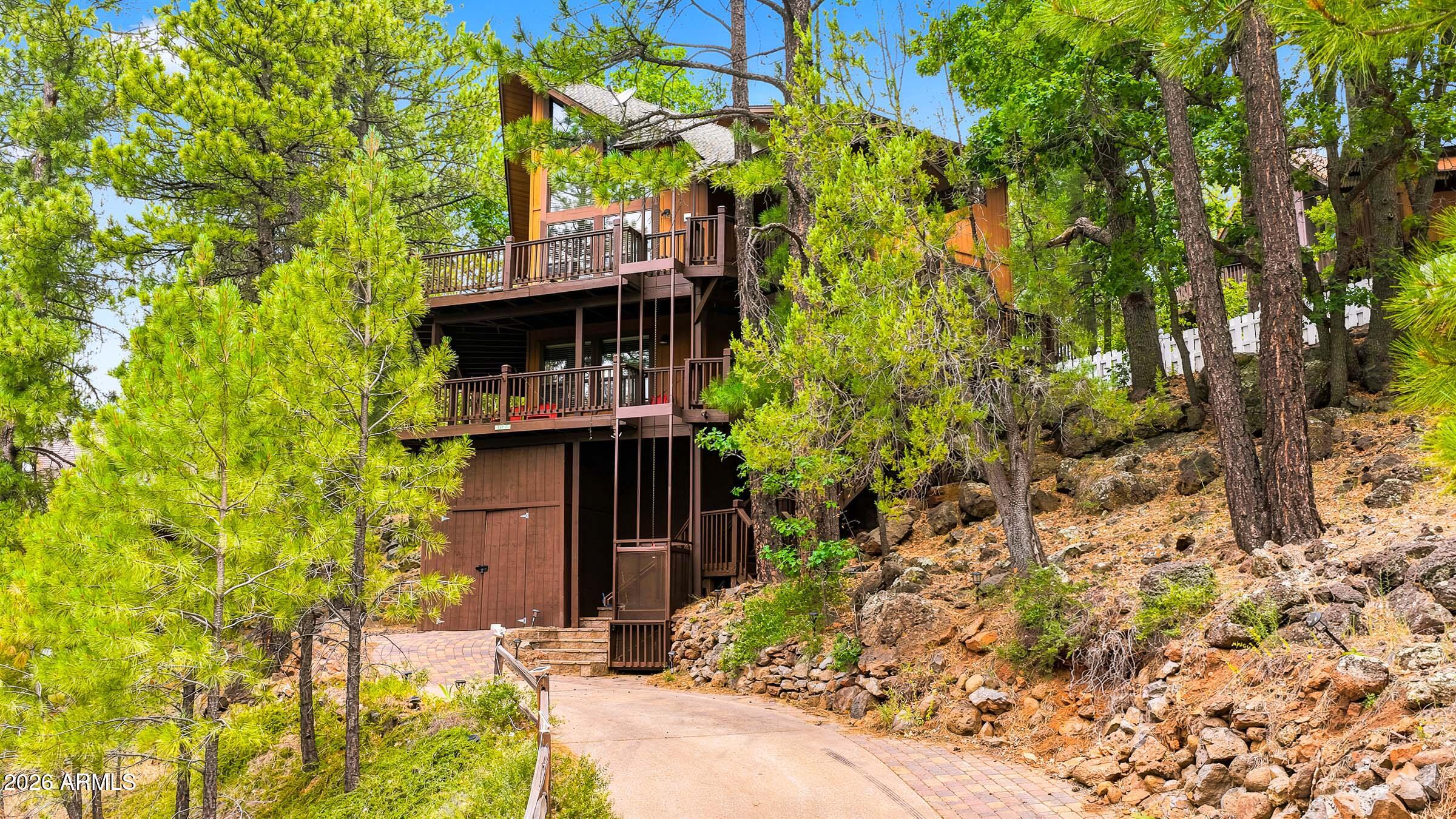 PINEWOOD 17 - Residential