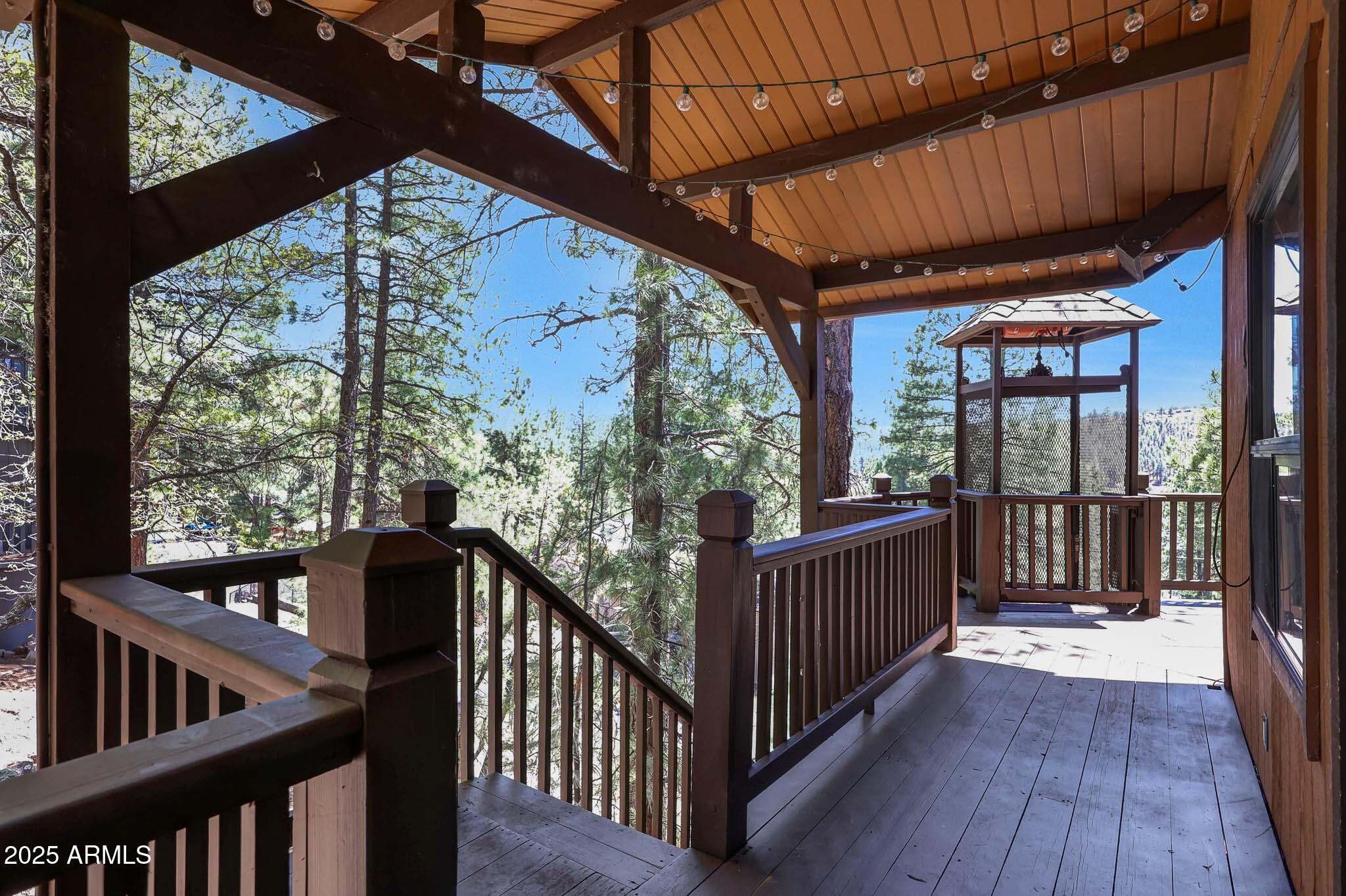 PINEWOOD 17 - Residential