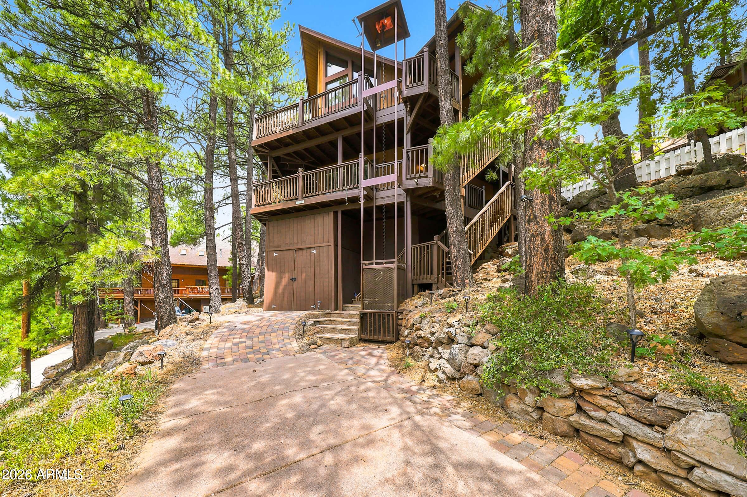 PINEWOOD 17 - Residential
