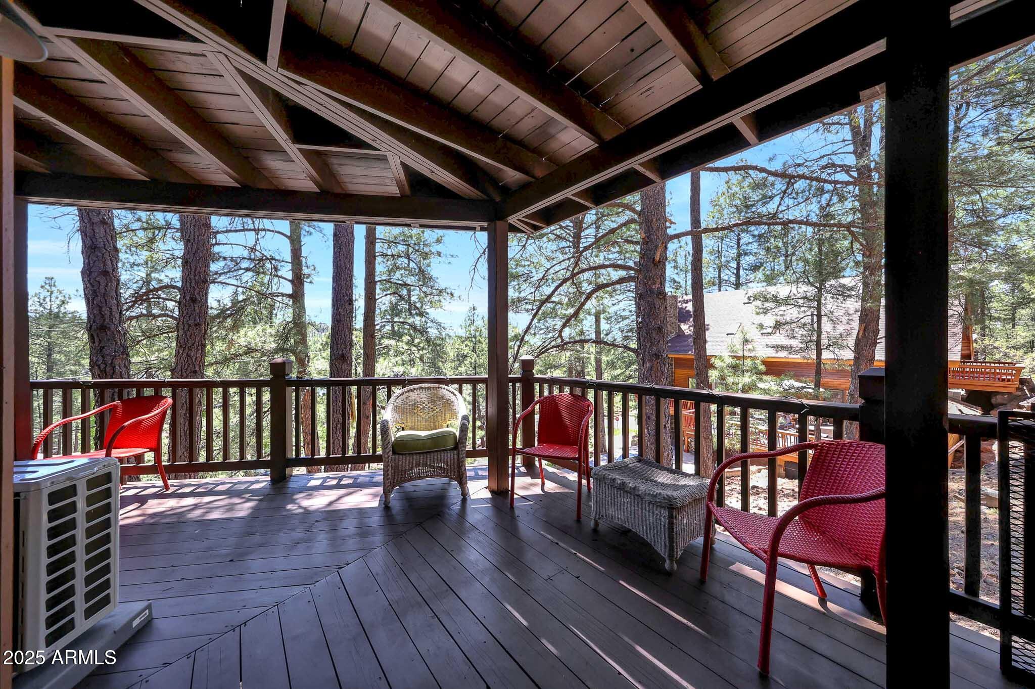 PINEWOOD 17 - Residential