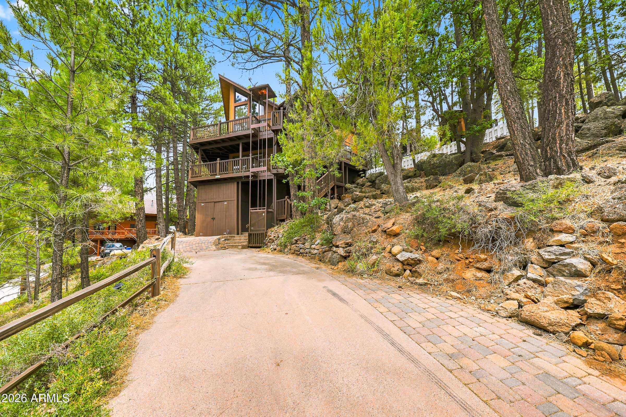 PINEWOOD 17 - Residential