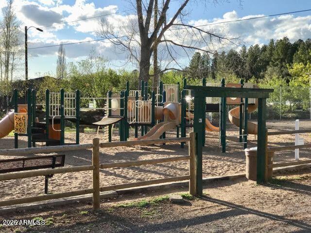 PINEWOOD FAIRWAY CONDOMINIUMS PHASE 5 - Residential