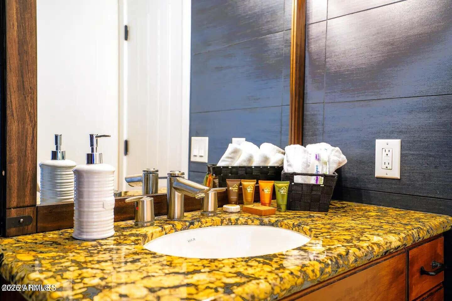 PINEWOOD FAIRWAY CONDOMINIUMS PHASE 5 - Residential