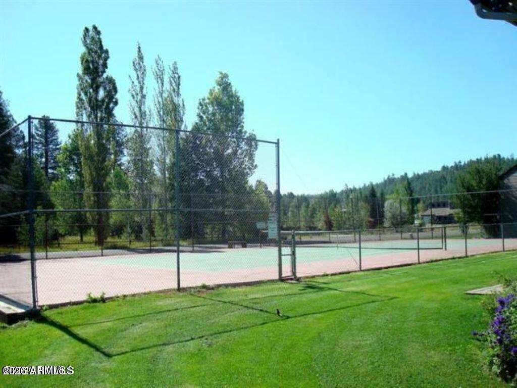 PINEWOOD FAIRWAY CONDOMINIUMS PHASE 5 - Residential