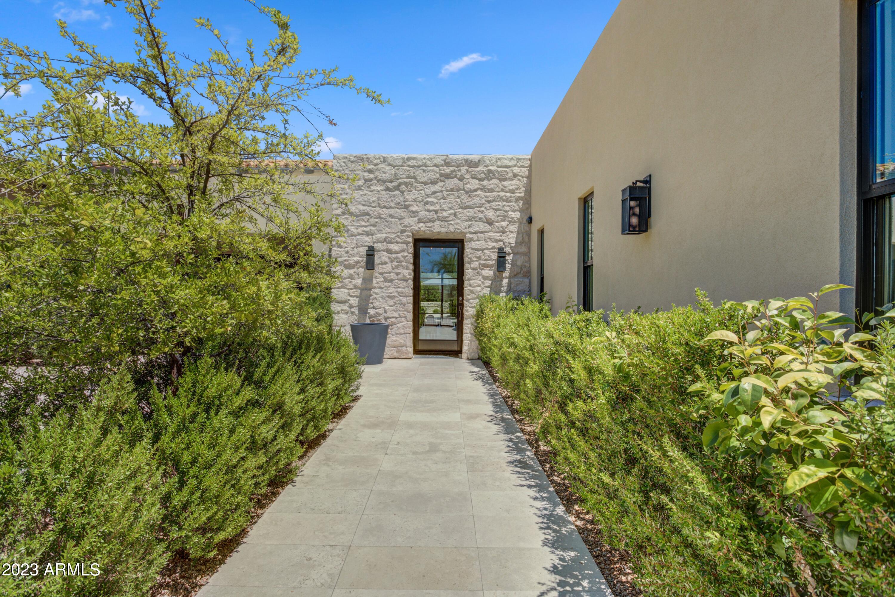 WHITE HORSE - Residential