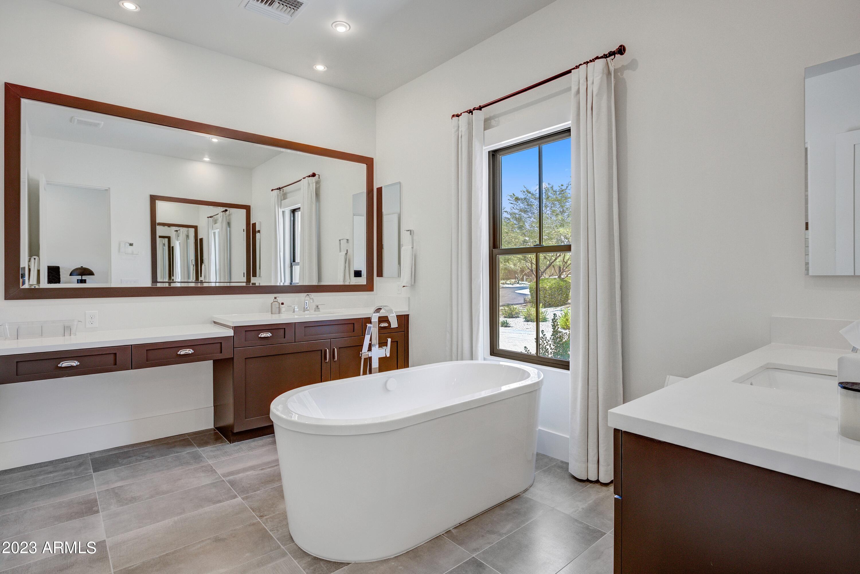 WHITE HORSE - Residential