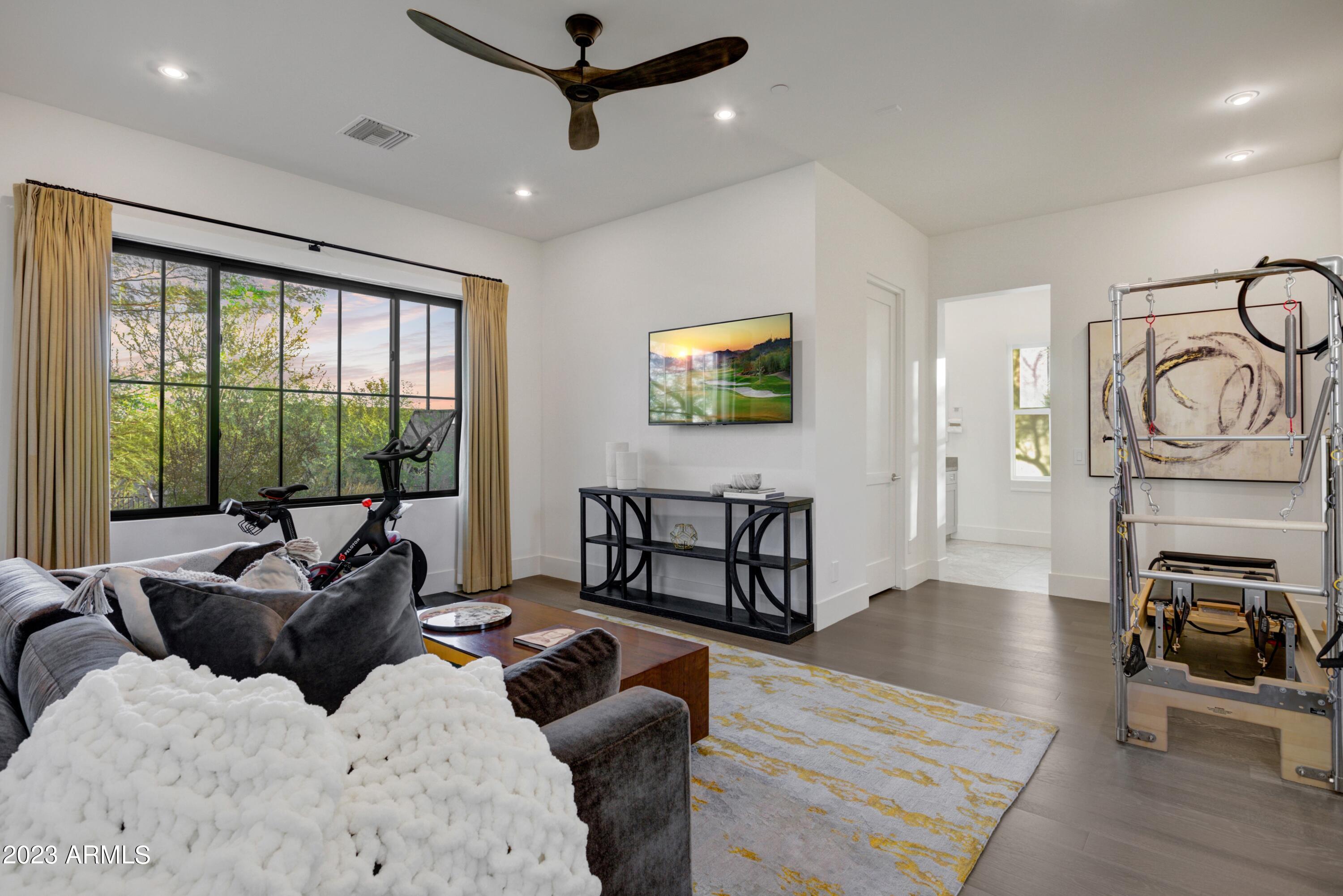 WHITE HORSE - Residential