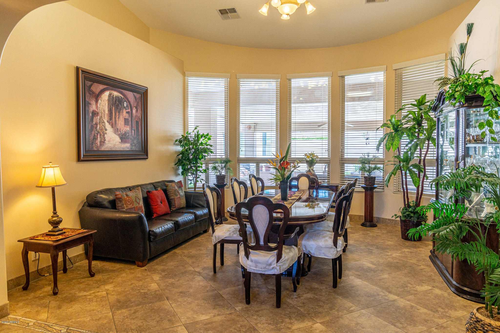 CAMELBACK SHADOWS - Business Opportunity