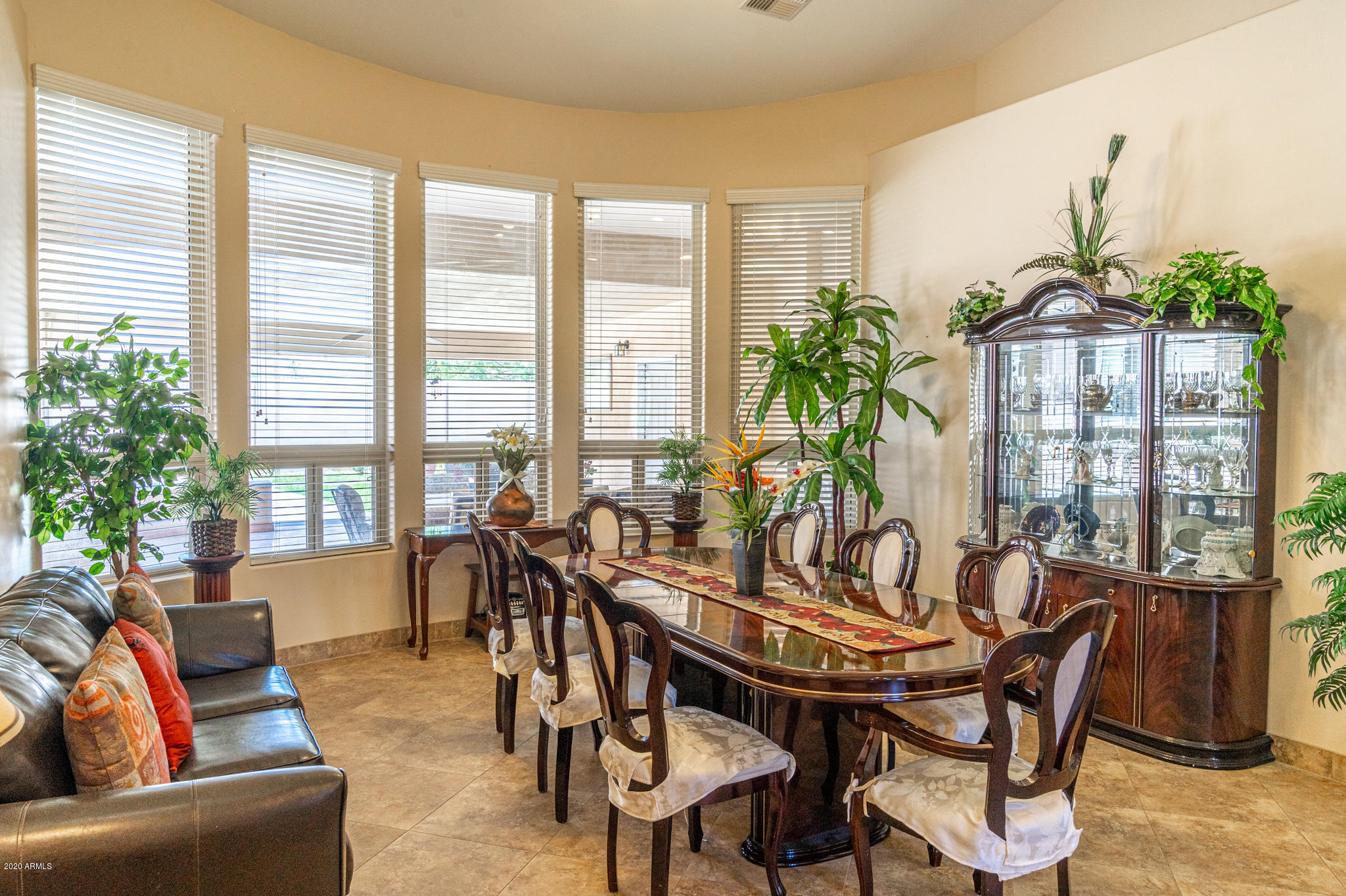 CAMELBACK SHADOWS - Business Opportunity