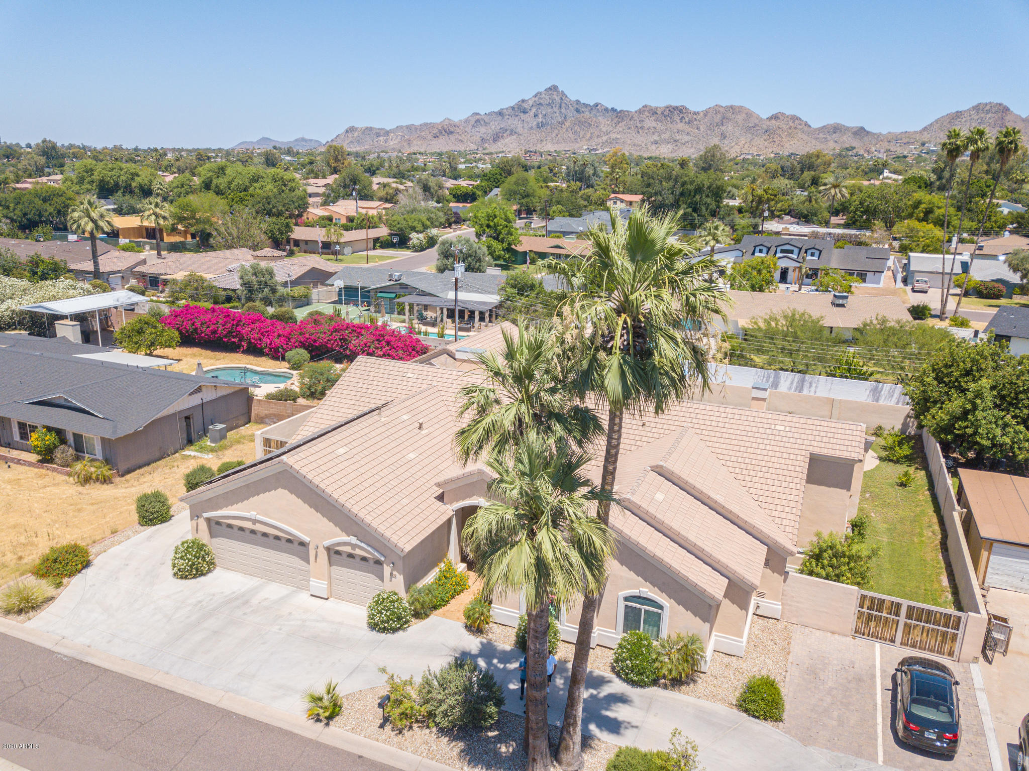 CAMELBACK SHADOWS - Business Opportunity