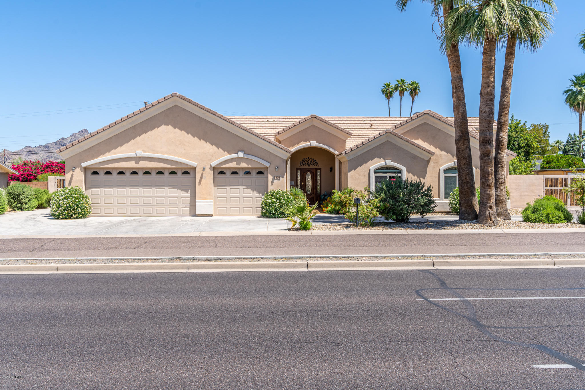 CAMELBACK SHADOWS - Business Opportunity