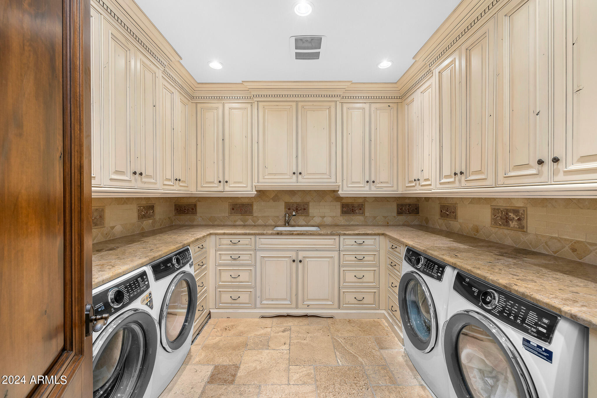 GARY ESTATES - Residential