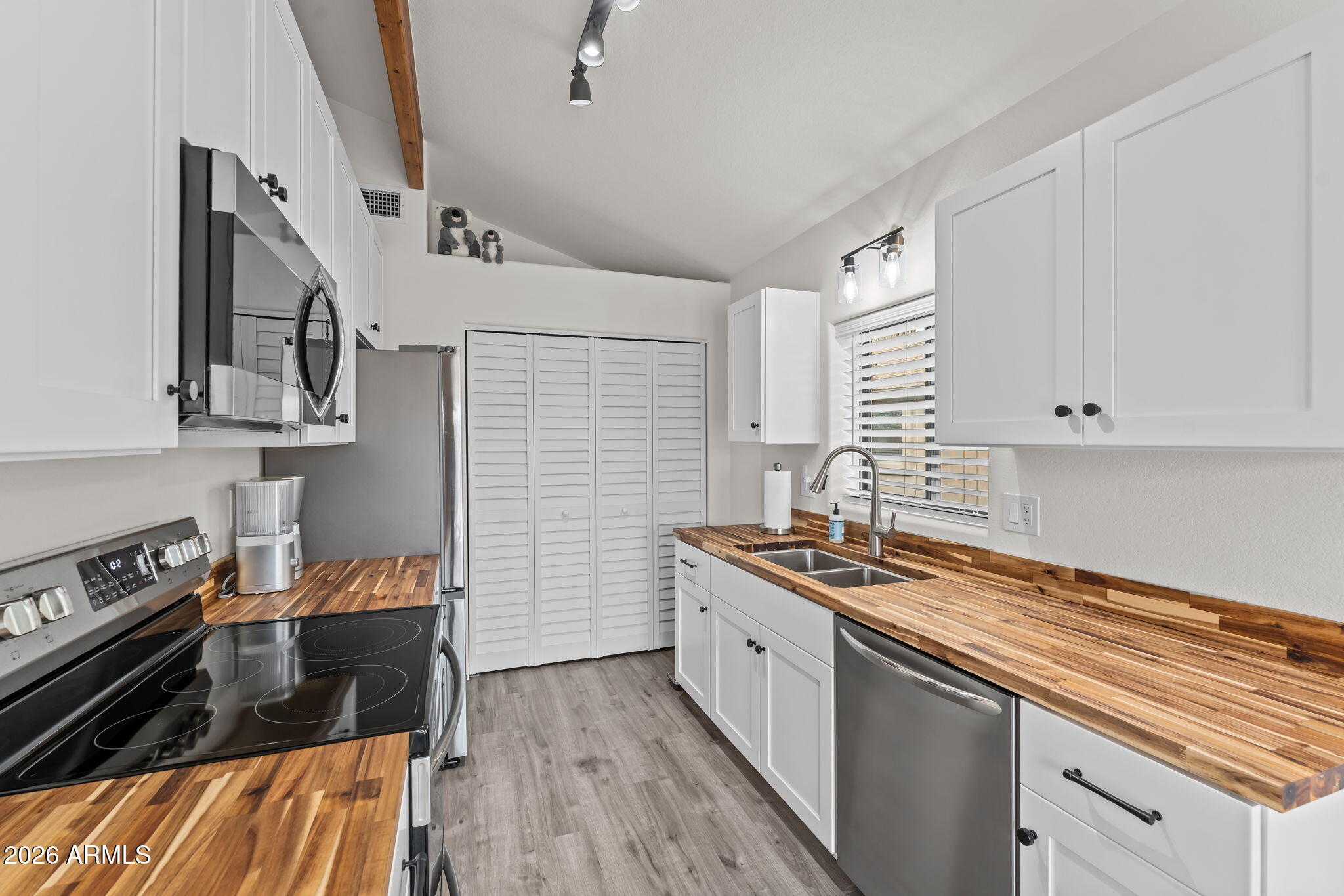 MIRA MONTE VISTAS - Residential