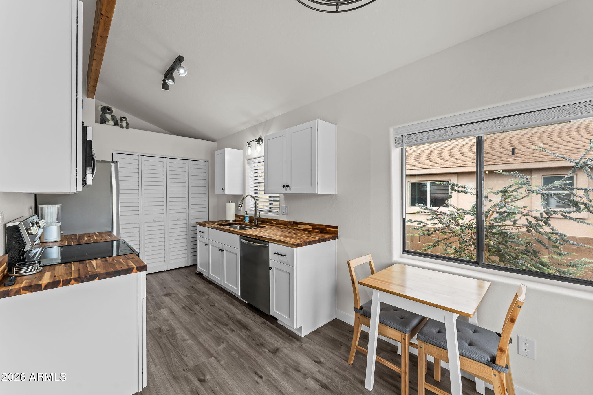 MIRA MONTE VISTAS - Residential