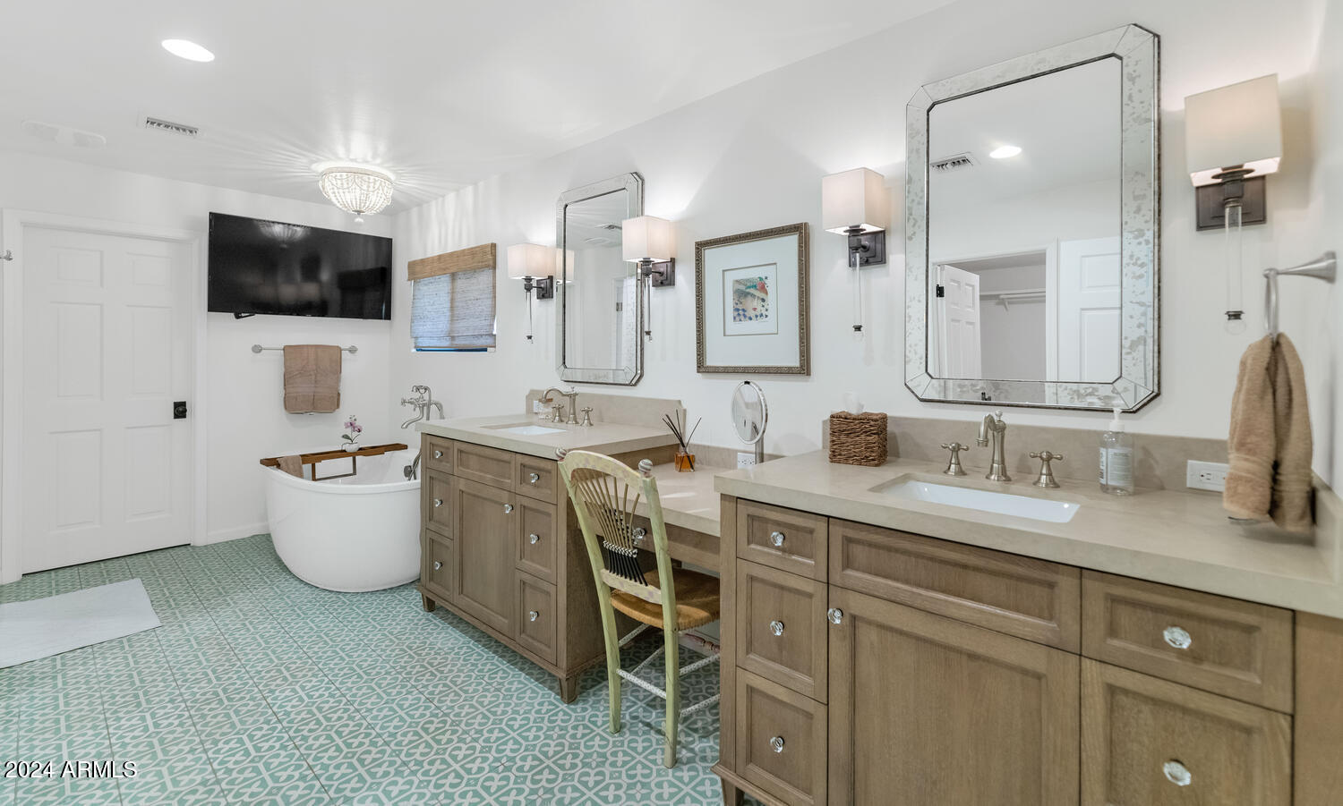 APACHE ESTATES - Residential