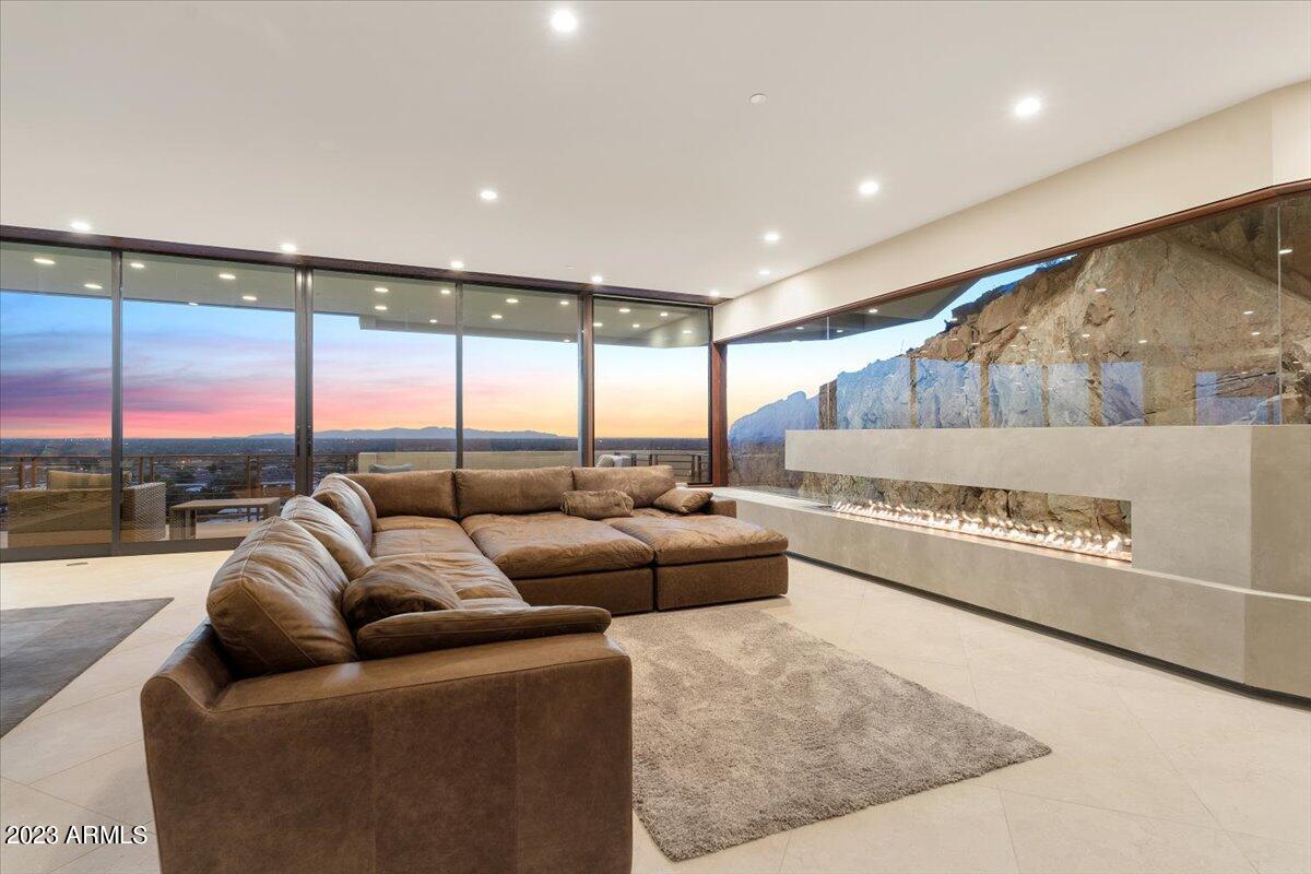 SQUAW PEAK FOOTHILLS - Residential