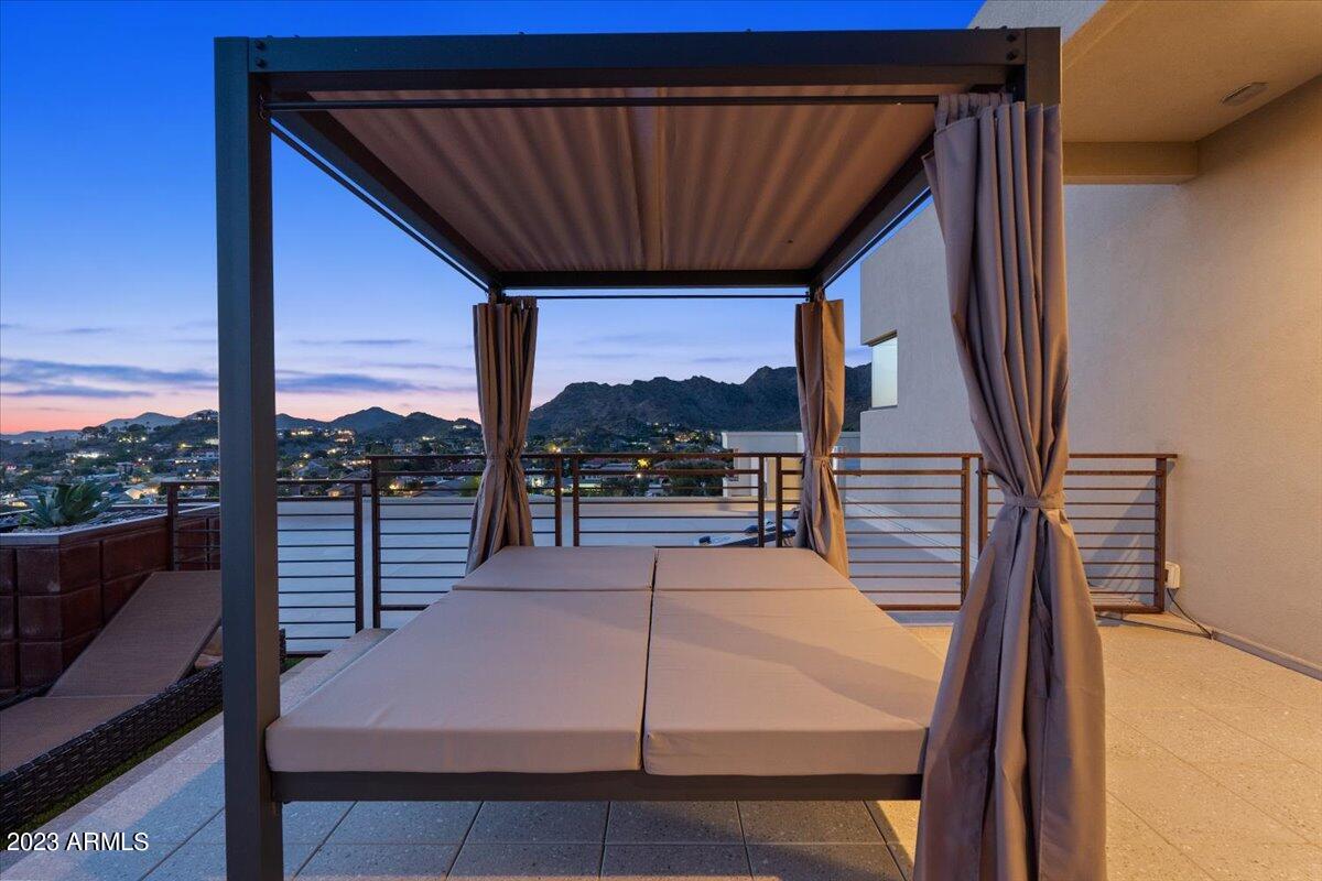 SQUAW PEAK FOOTHILLS - Residential
