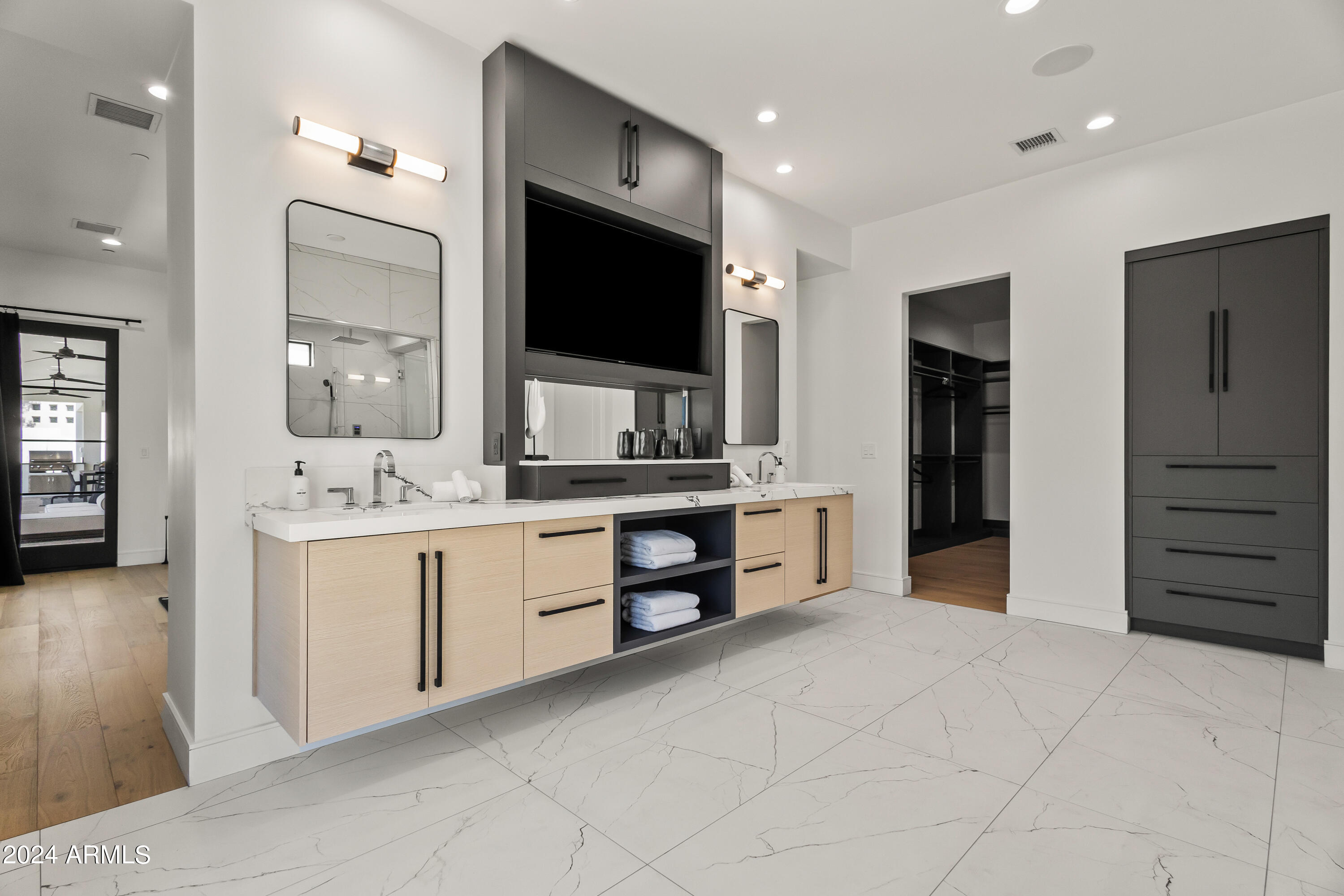 CAMELBACK CLUB ESTATES - Residential