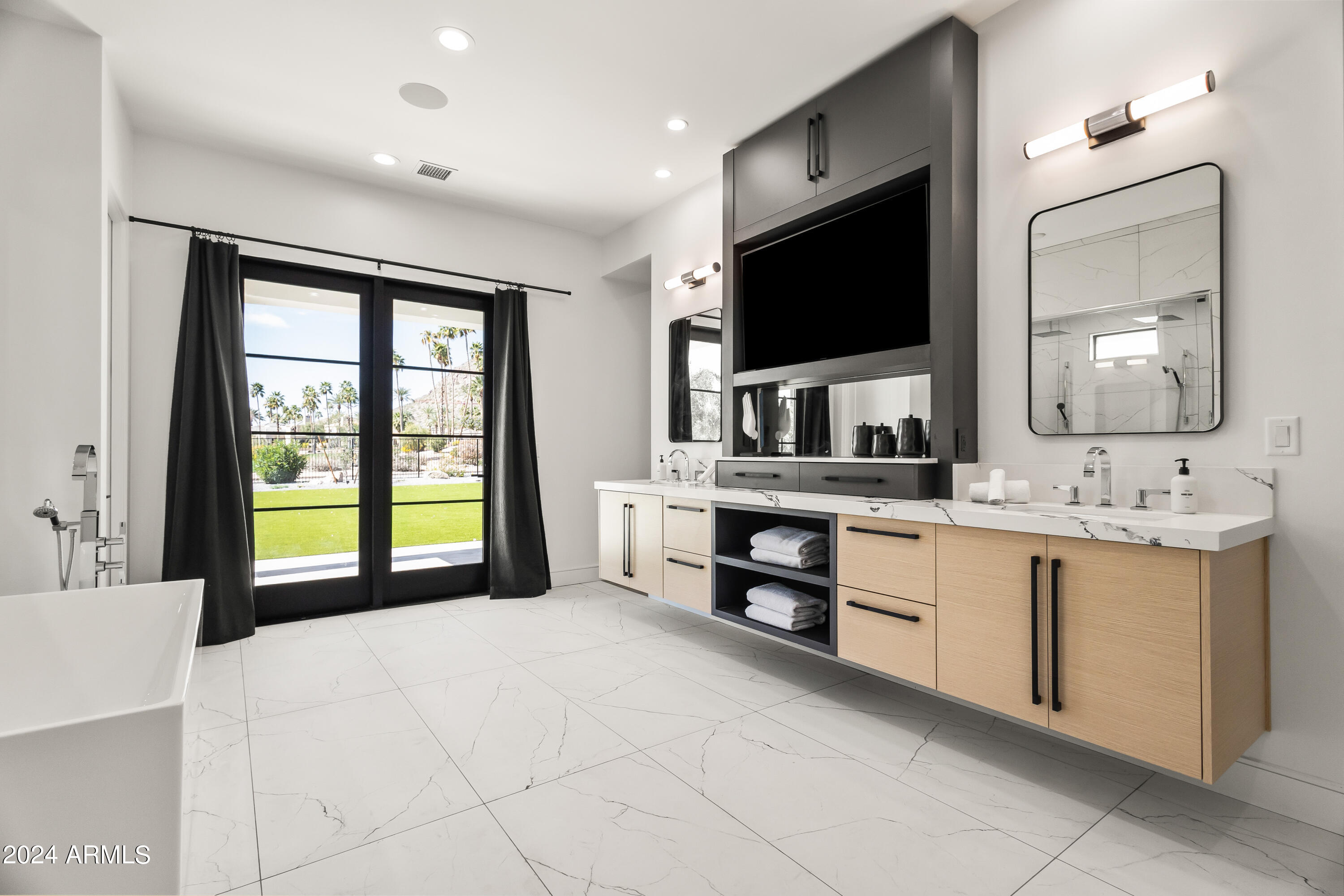CAMELBACK CLUB ESTATES - Residential