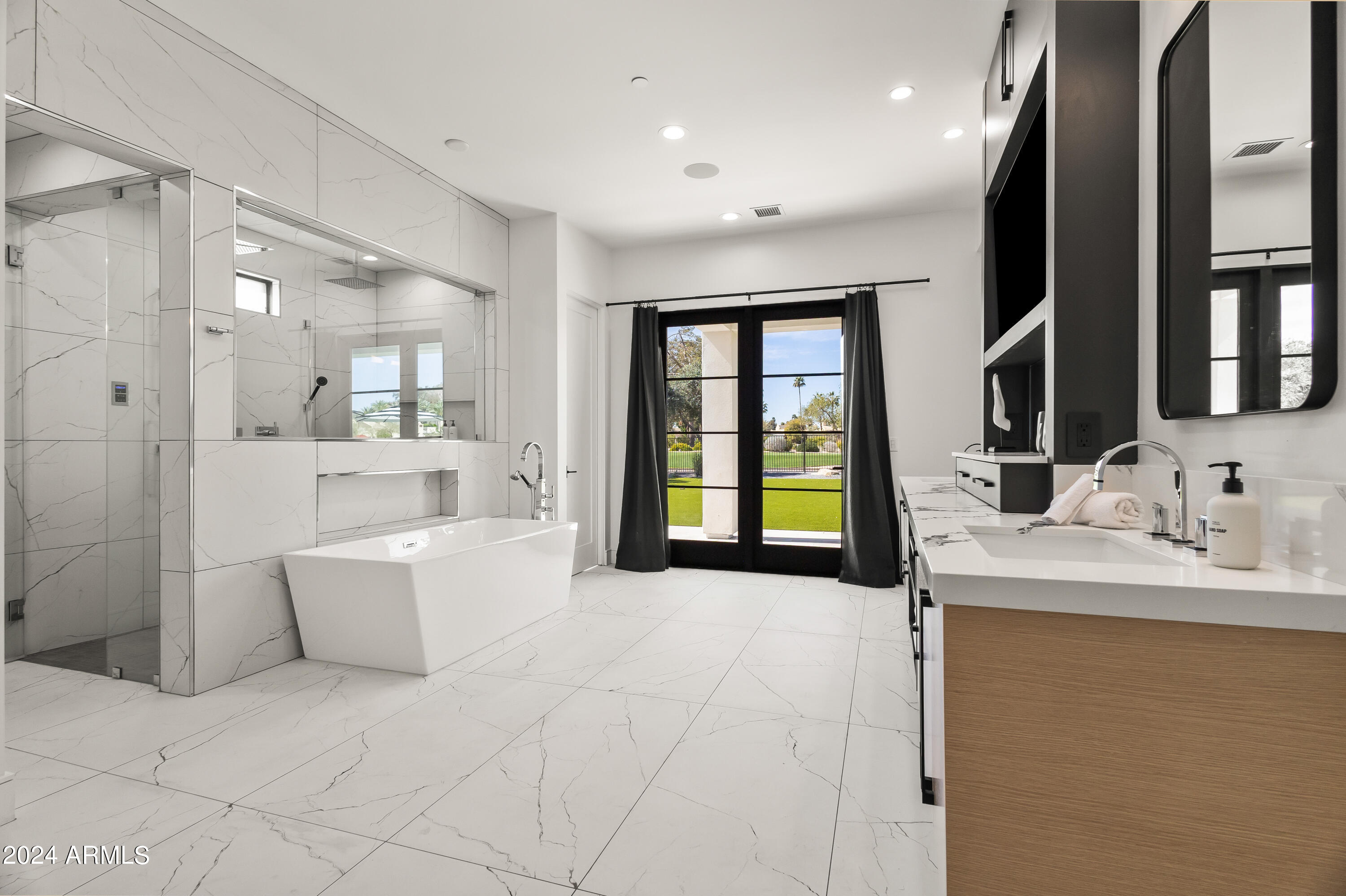 CAMELBACK CLUB ESTATES - Residential