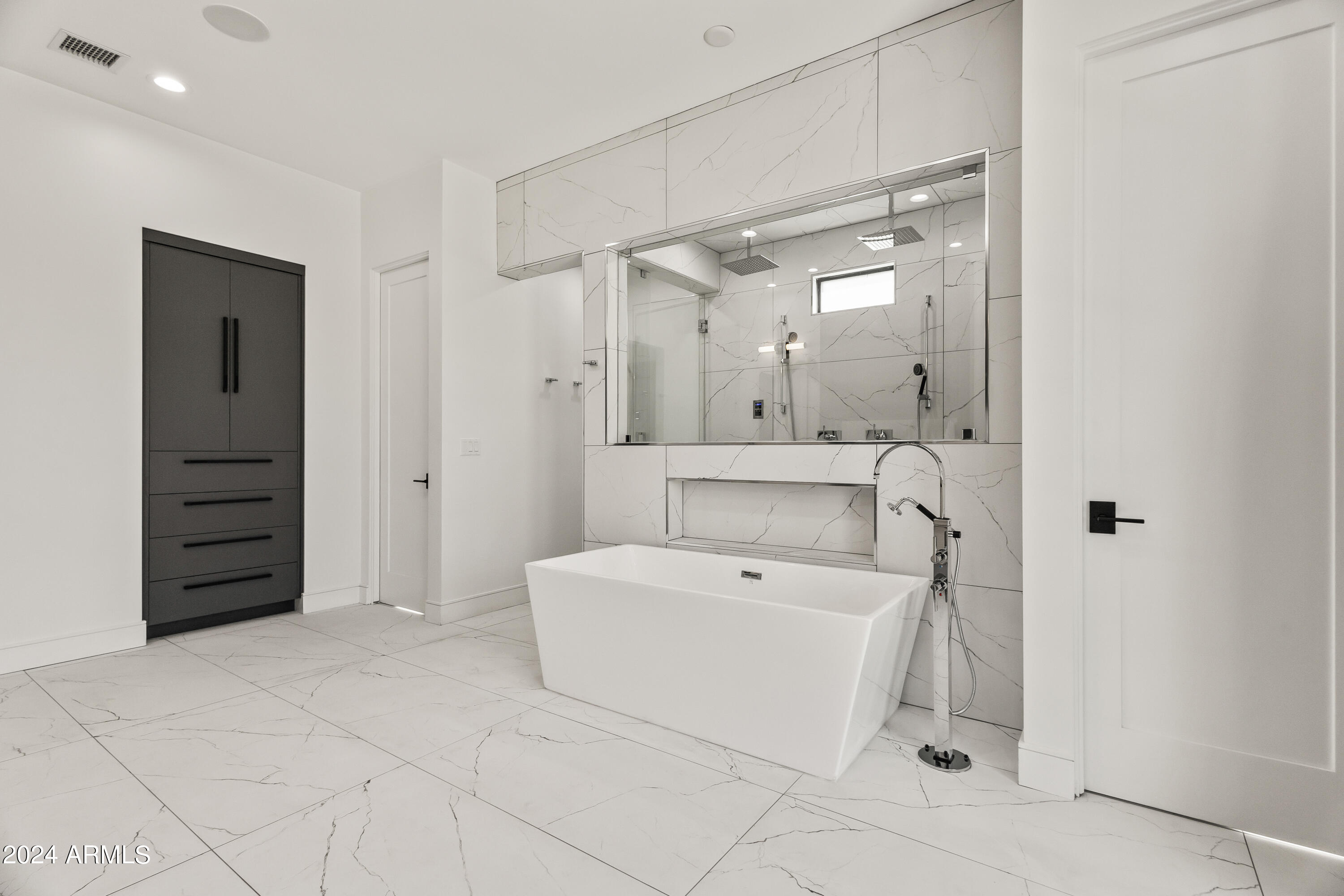 CAMELBACK CLUB ESTATES - Residential