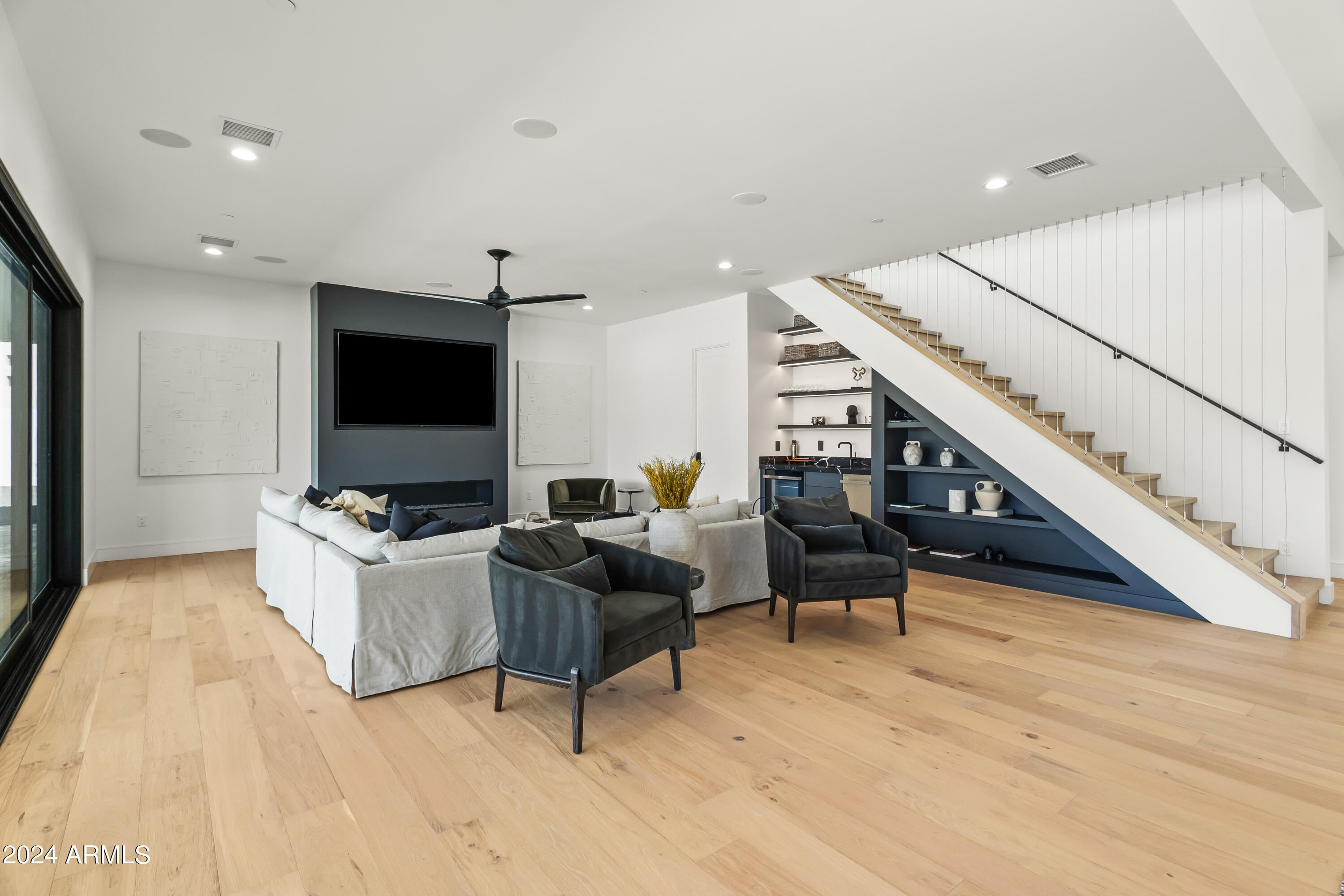 CAMELBACK CLUB ESTATES - Residential