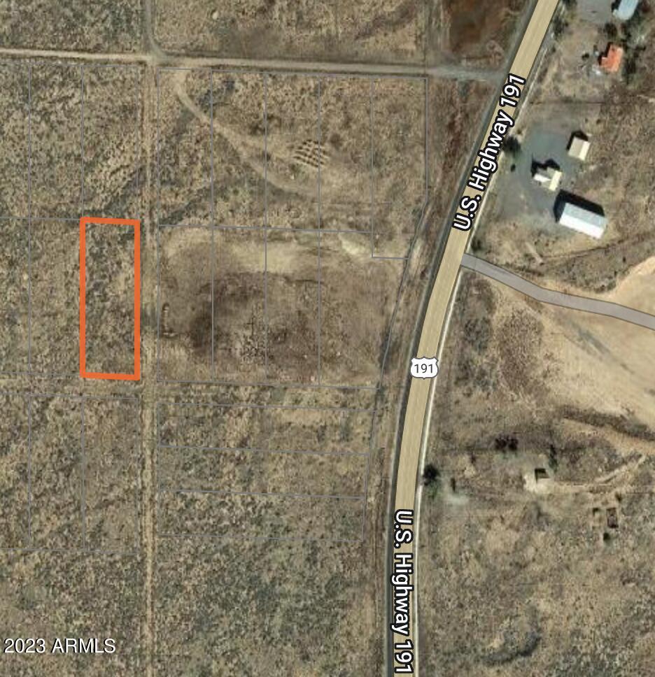 We invite you to explore this lot 0.999 acres half a mile from Downtown Sanders, AZ.