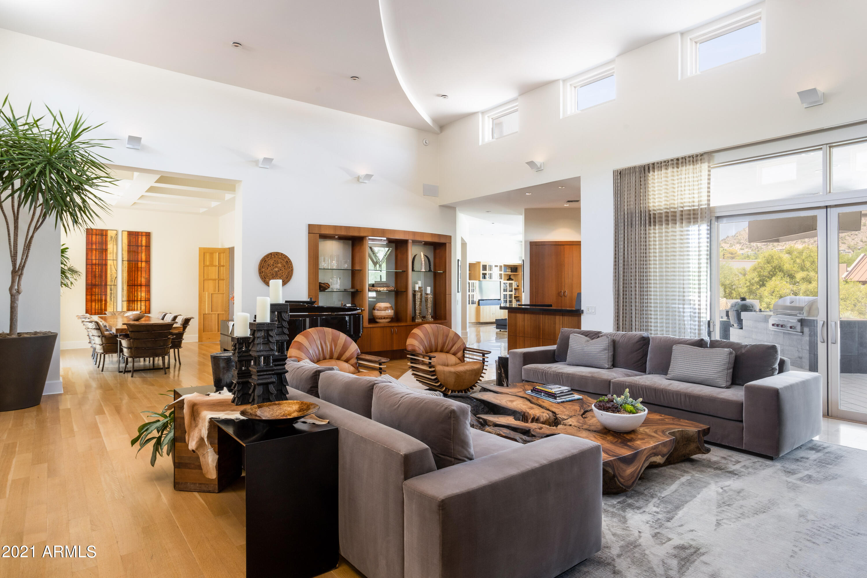 Located in here of Paradise Valley with Camelback Mountain views, this custom built 1 acre estate features over 5900 square feet of luxurious living. Light, bright and open with high-end finishes designed for entertaining. A spacious floor plan includes a large master bedroom with separate his and her baths, a rich library/study with extensive wood work and a formal living room, dining room, gourmet kitchen, and an attached separate fully appointed suite. Custom cabinetry, and a unique lutron lighting system round out this estate.