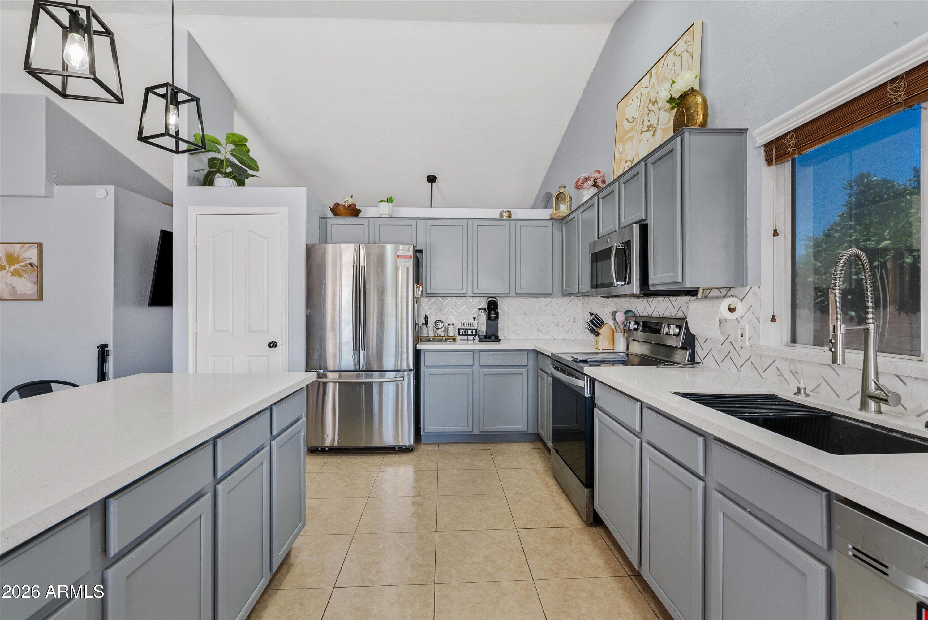 STRATFORD ESTATES - Residential