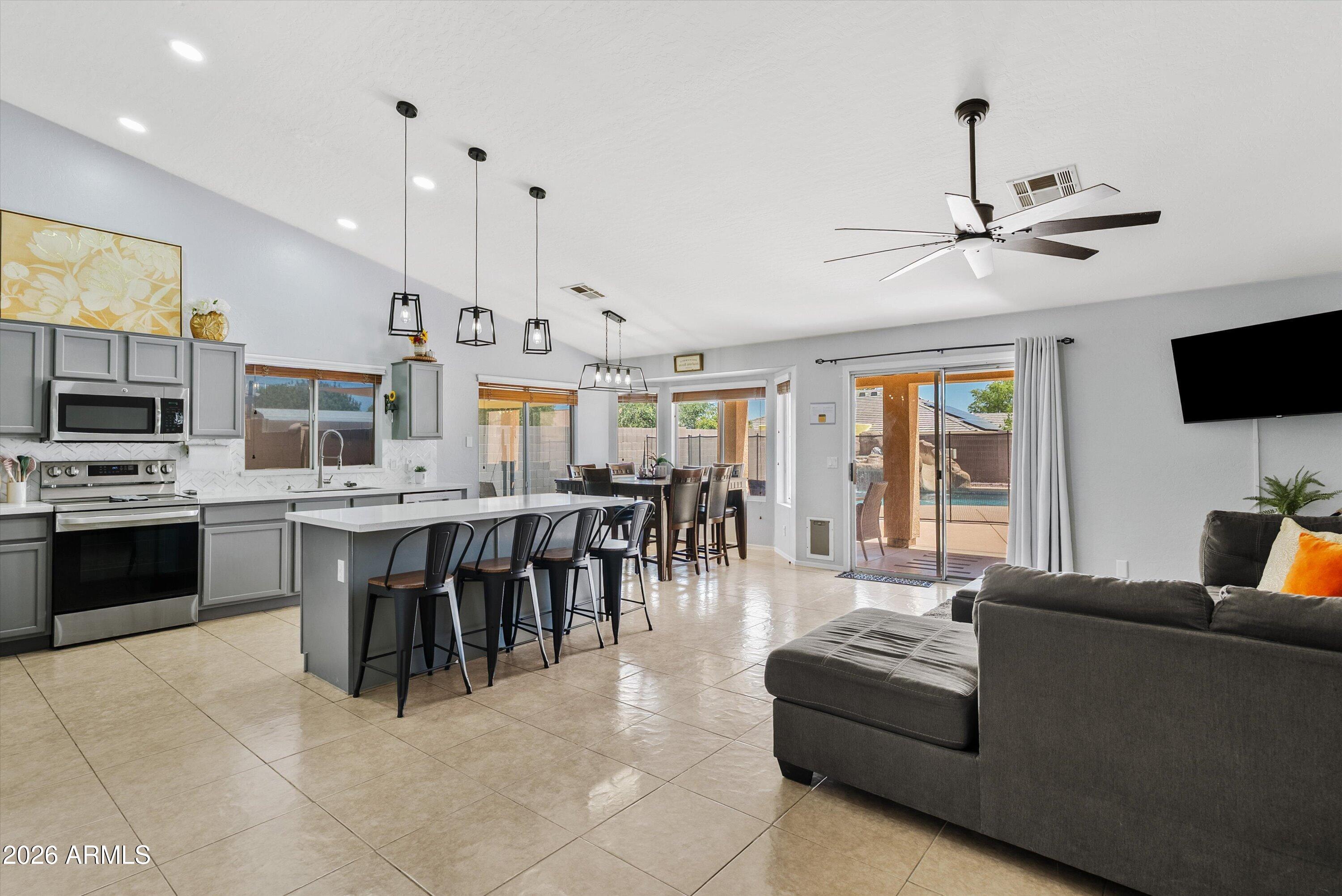 STRATFORD ESTATES - Residential