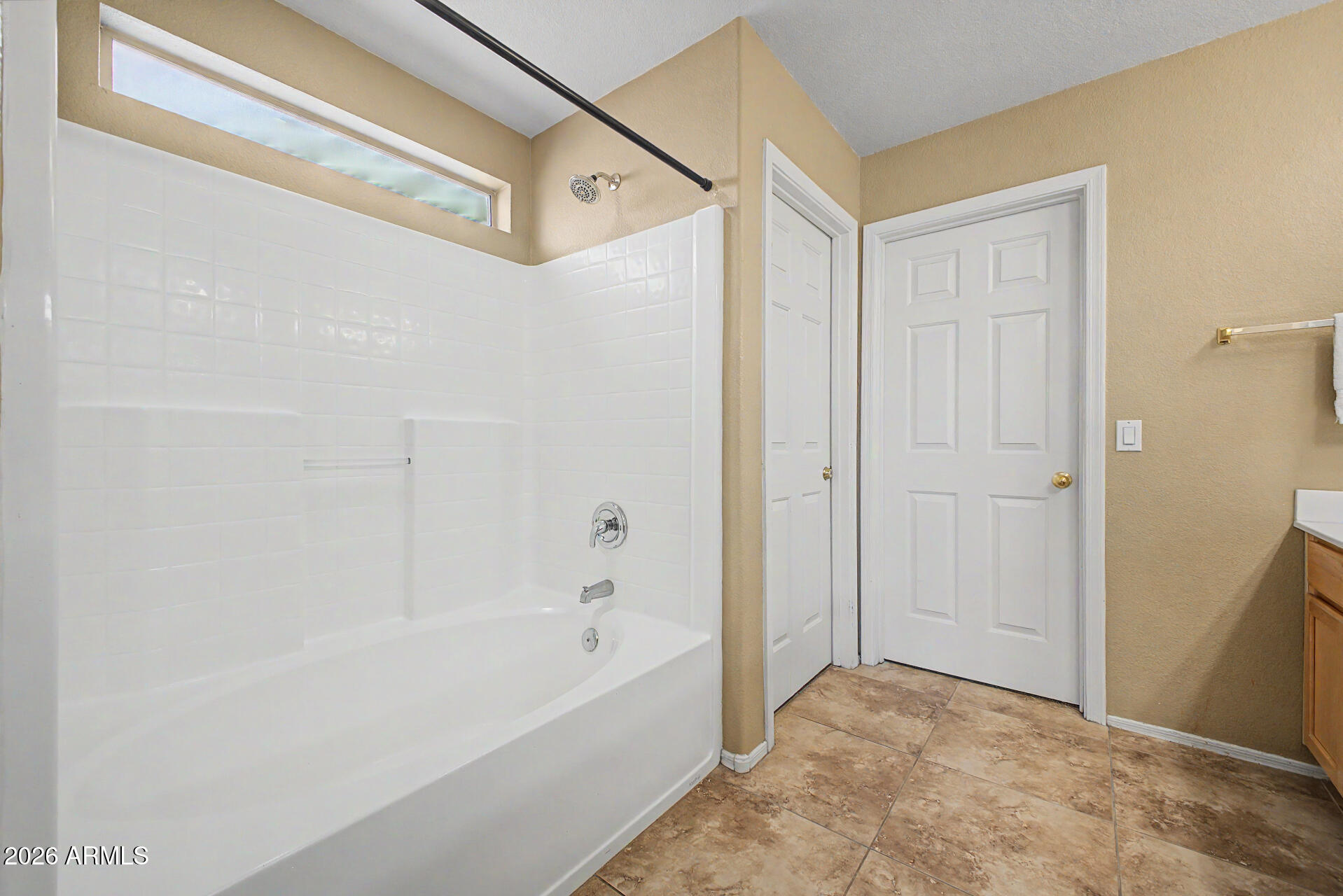 LAS BRISAS POINTE - Residential