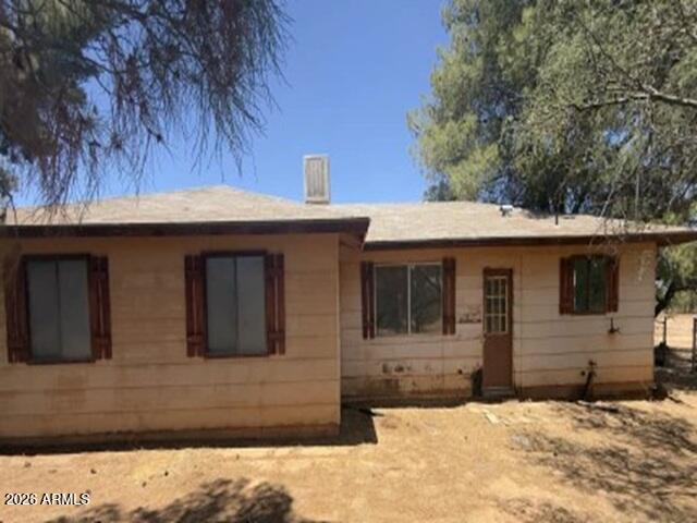 Affordable living in Arizona. Why rent when you can own this home for less. Tax records show this home
has 1,300 sq. ft. The lot size is an amazing 877,713 sq. ft. At this price if you blink it will be sold. AS-IS
SALE property. Buyers to inspect prior to bidding. The Buyer's due diligence needs to be conducted prior to
bidding, as the high bidder will receive an AS-IS only contract.