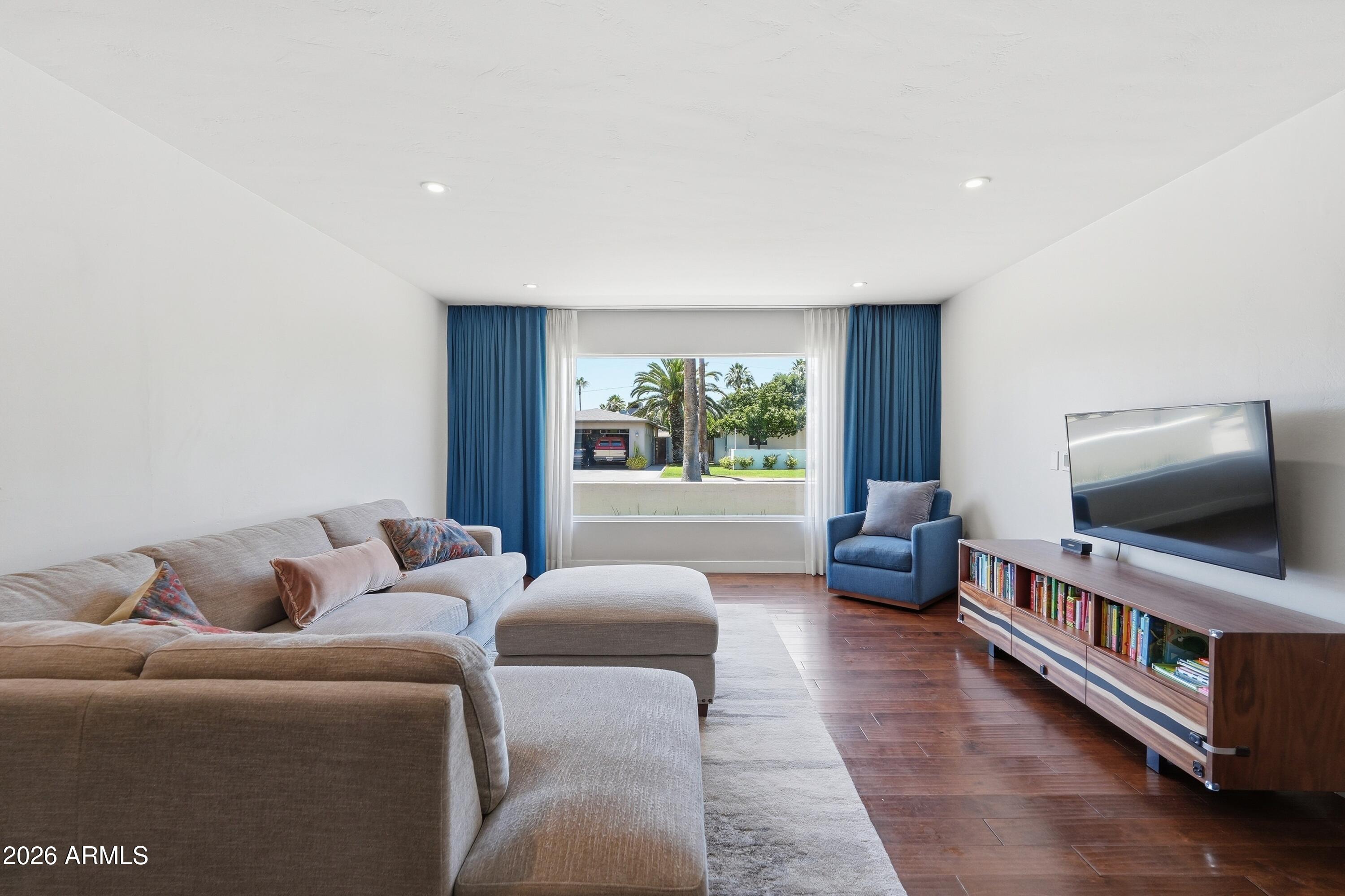 PALMS PARKWAY 1 - Residential
