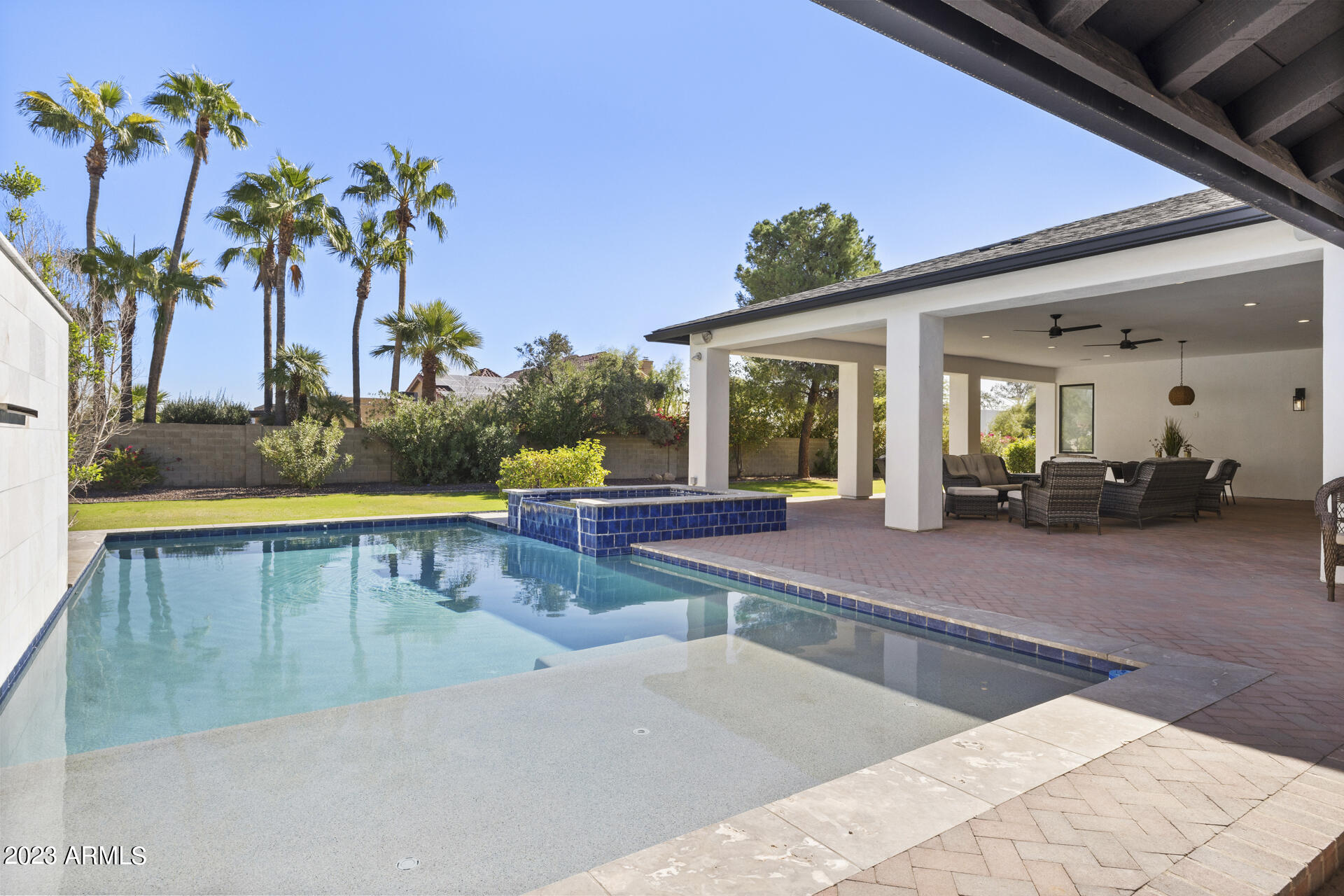 LAS SOMBRAS 2 - Residential