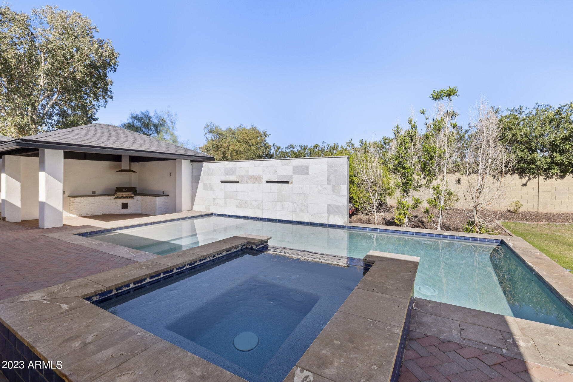 LAS SOMBRAS 2 - Residential