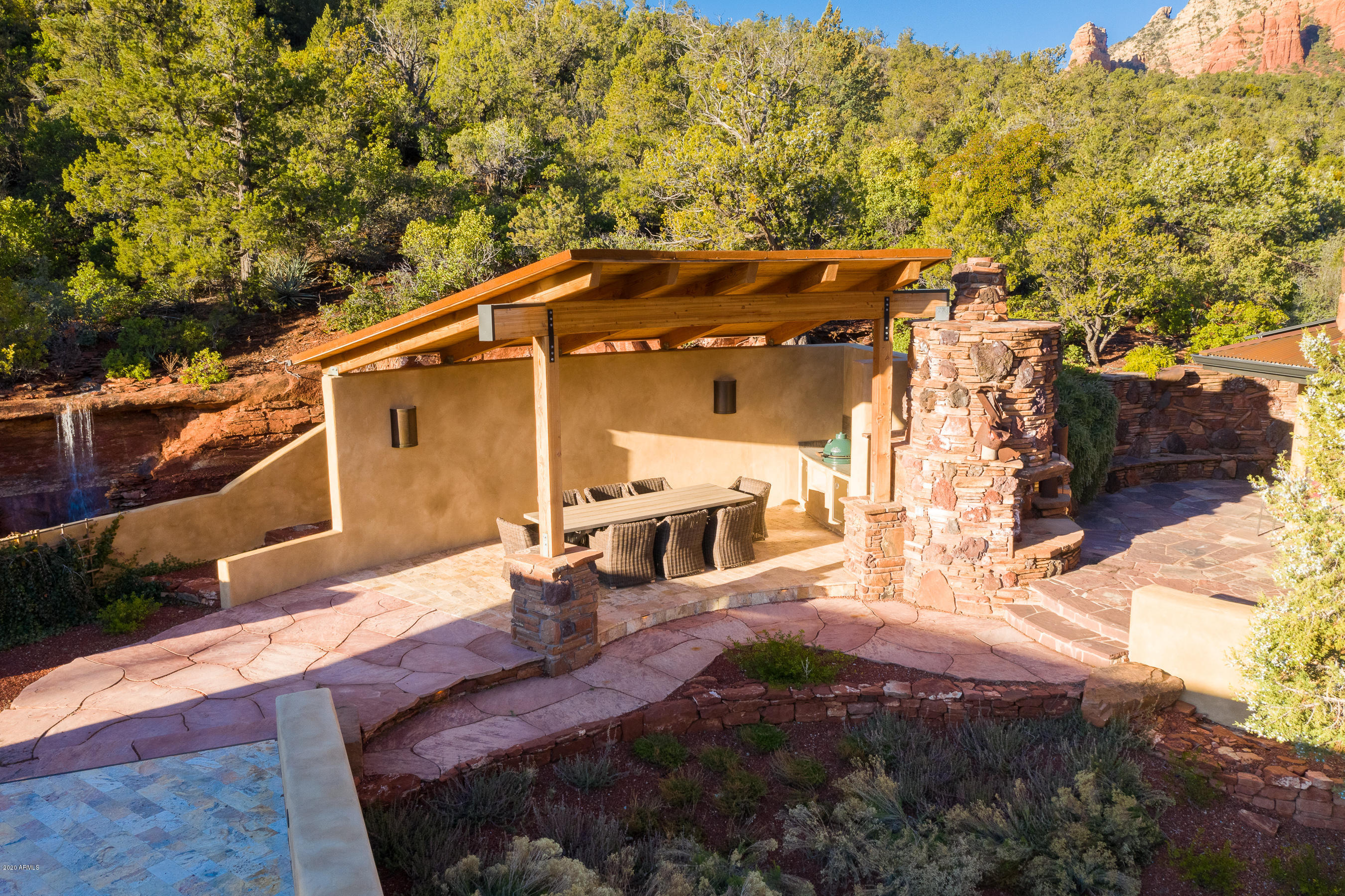 SHADOW ROCK - Residential